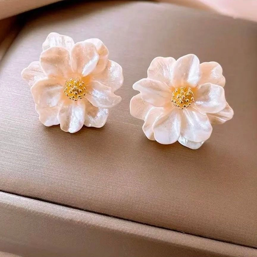 Flower stud 2