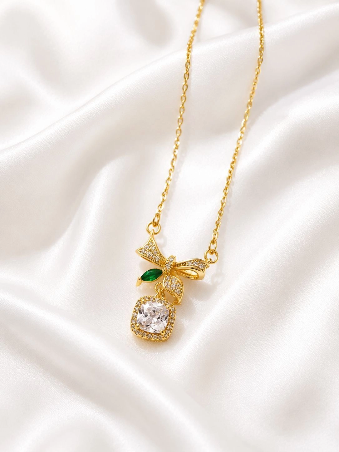 Bow pendant chain