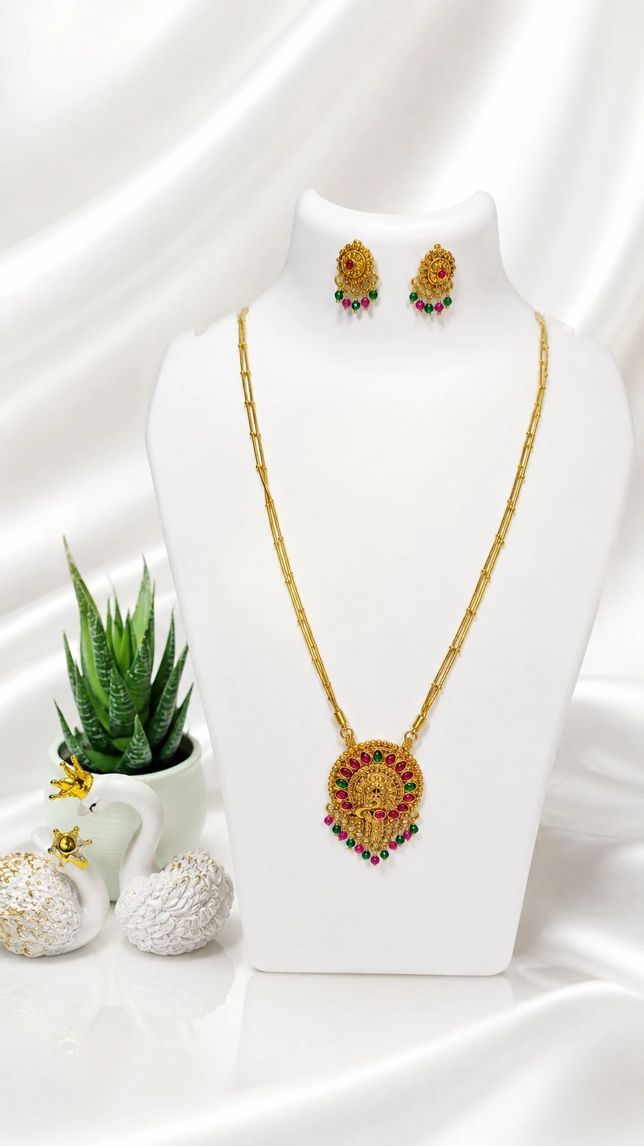 Peacock pendant chain set 1