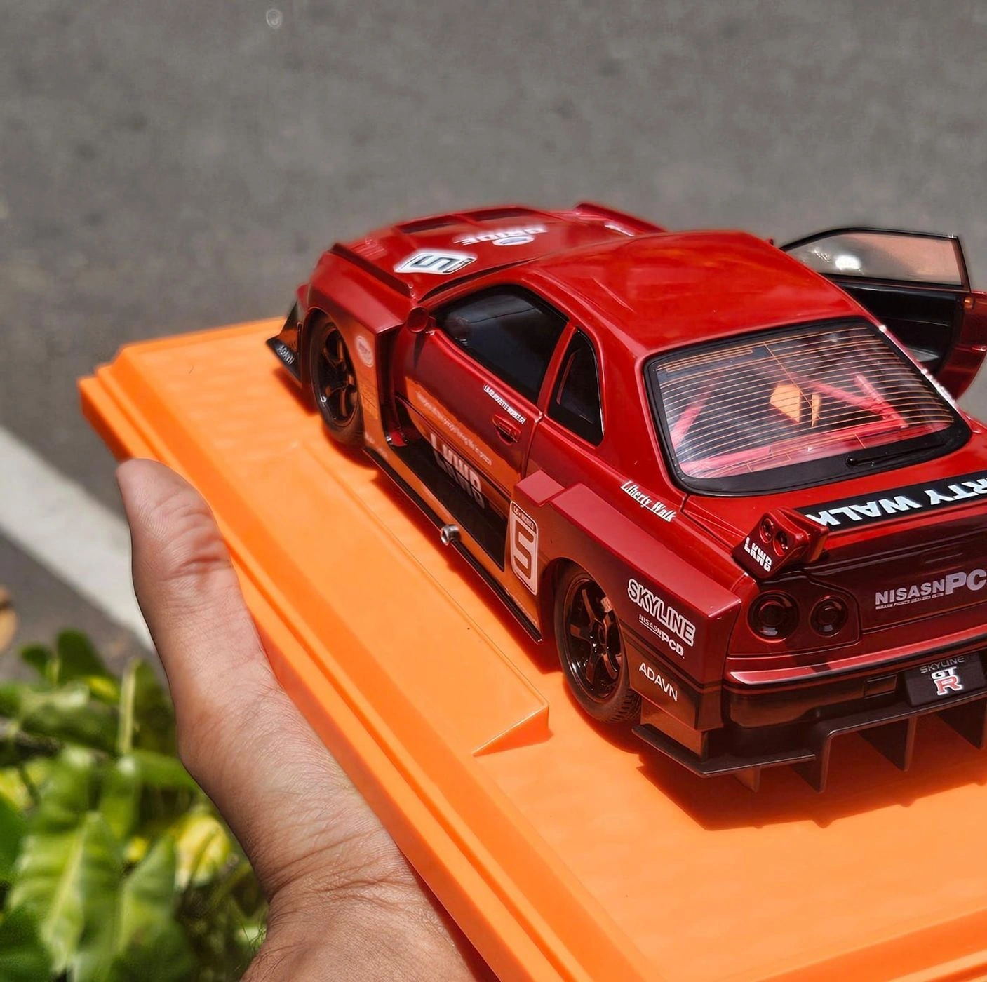 Nissan GTR LKWB Edition 1:24 Scale Model Premium Diecast Car 5