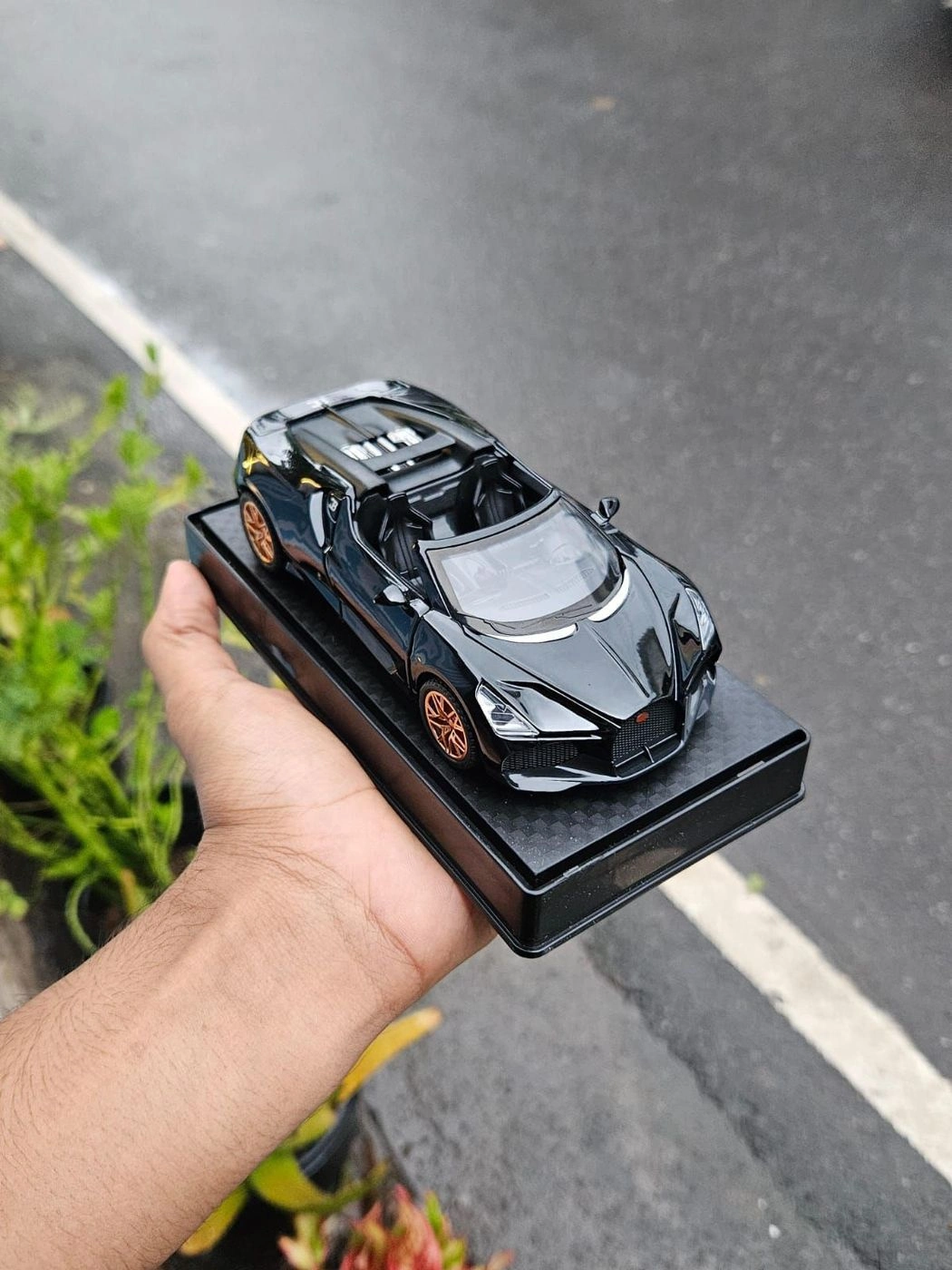 Bugatti Mistral  Black 1:32 Premium Diecast Car