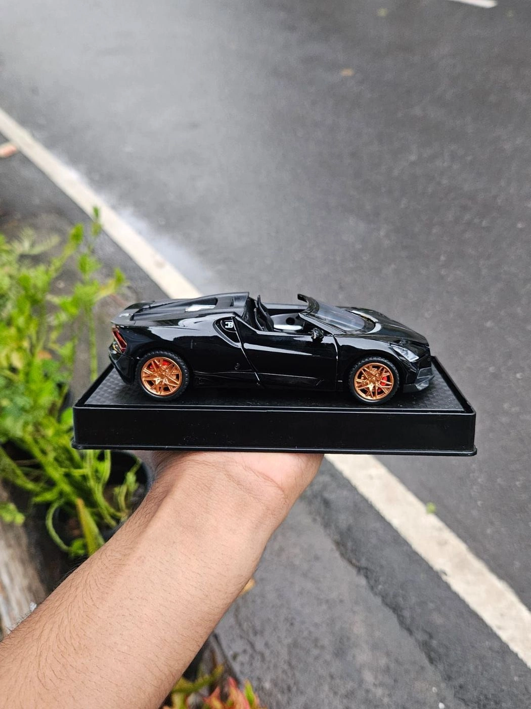 Bugatti Mistral  Black 1:32 Premium Diecast Car