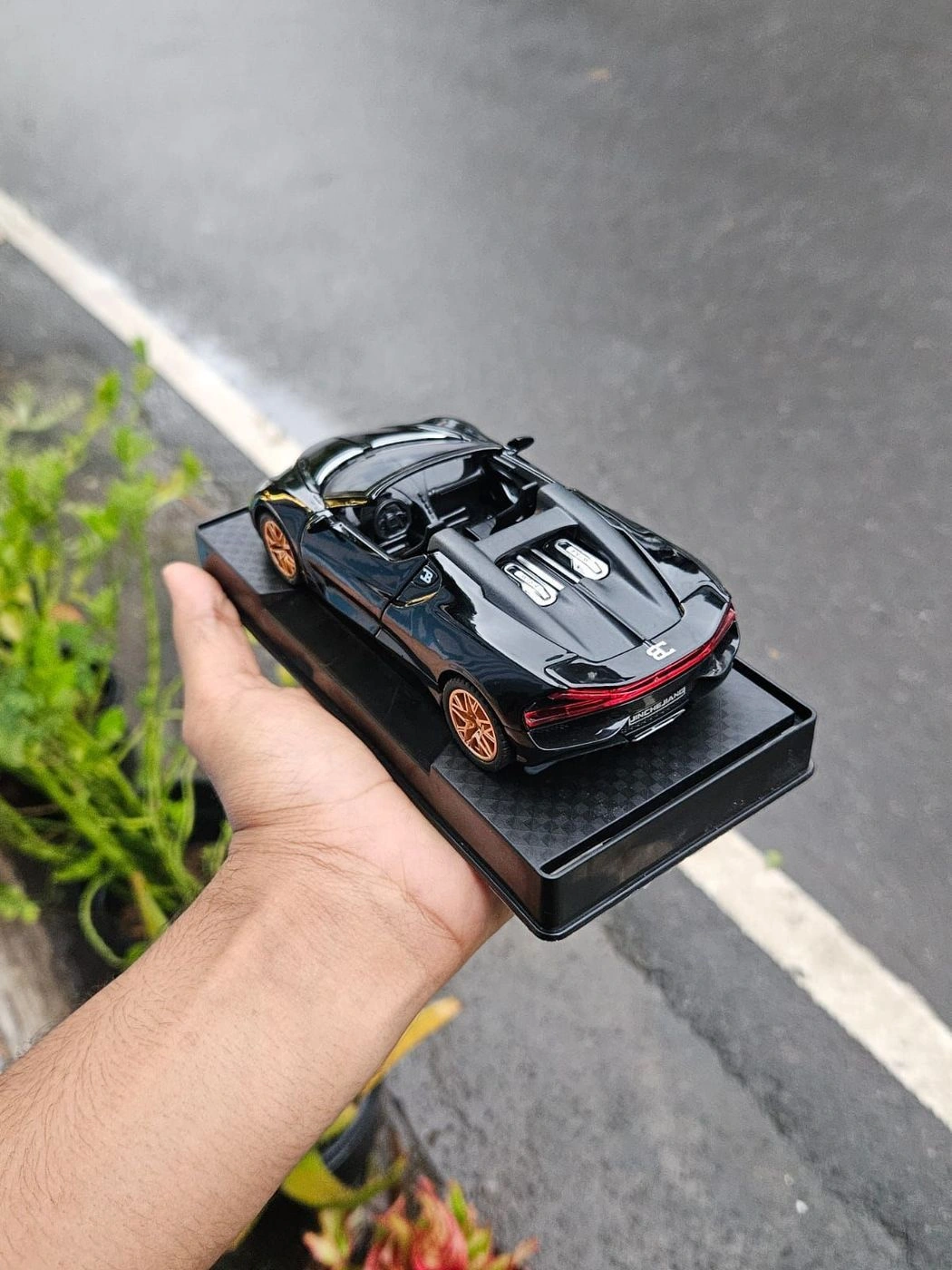 Bugatti Mistral  Black 1:32 Premium Diecast Car 3