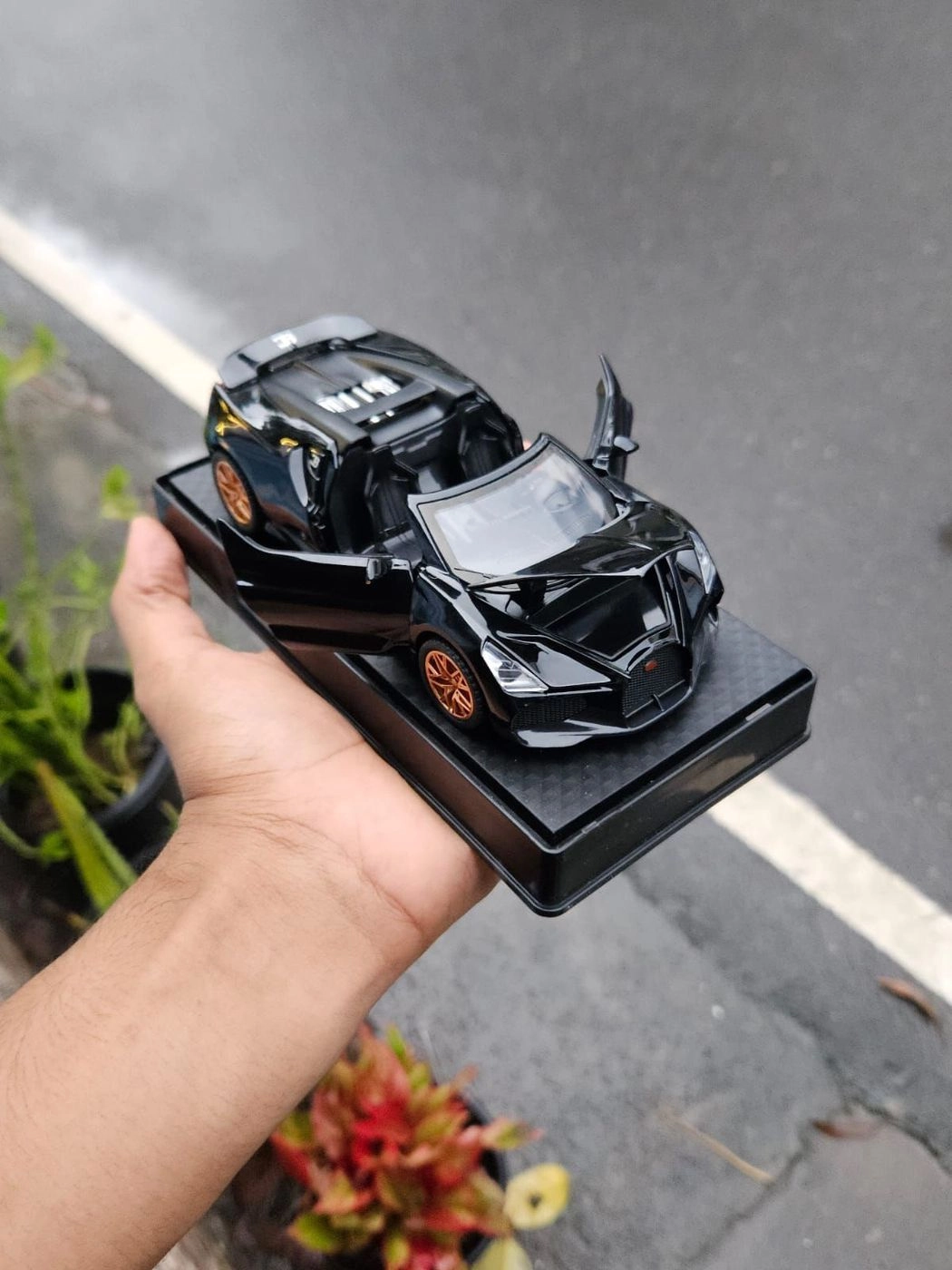 Bugatti Mistral  Black 1:32 Premium Diecast Car 4
