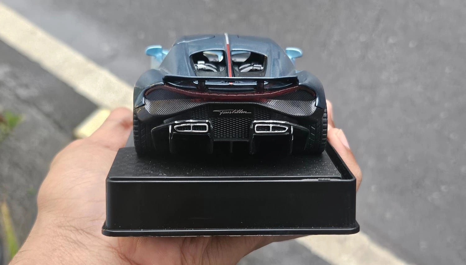 Bugatti Tourbillon V16 Blue 1:32 Premium Diecast Car 5