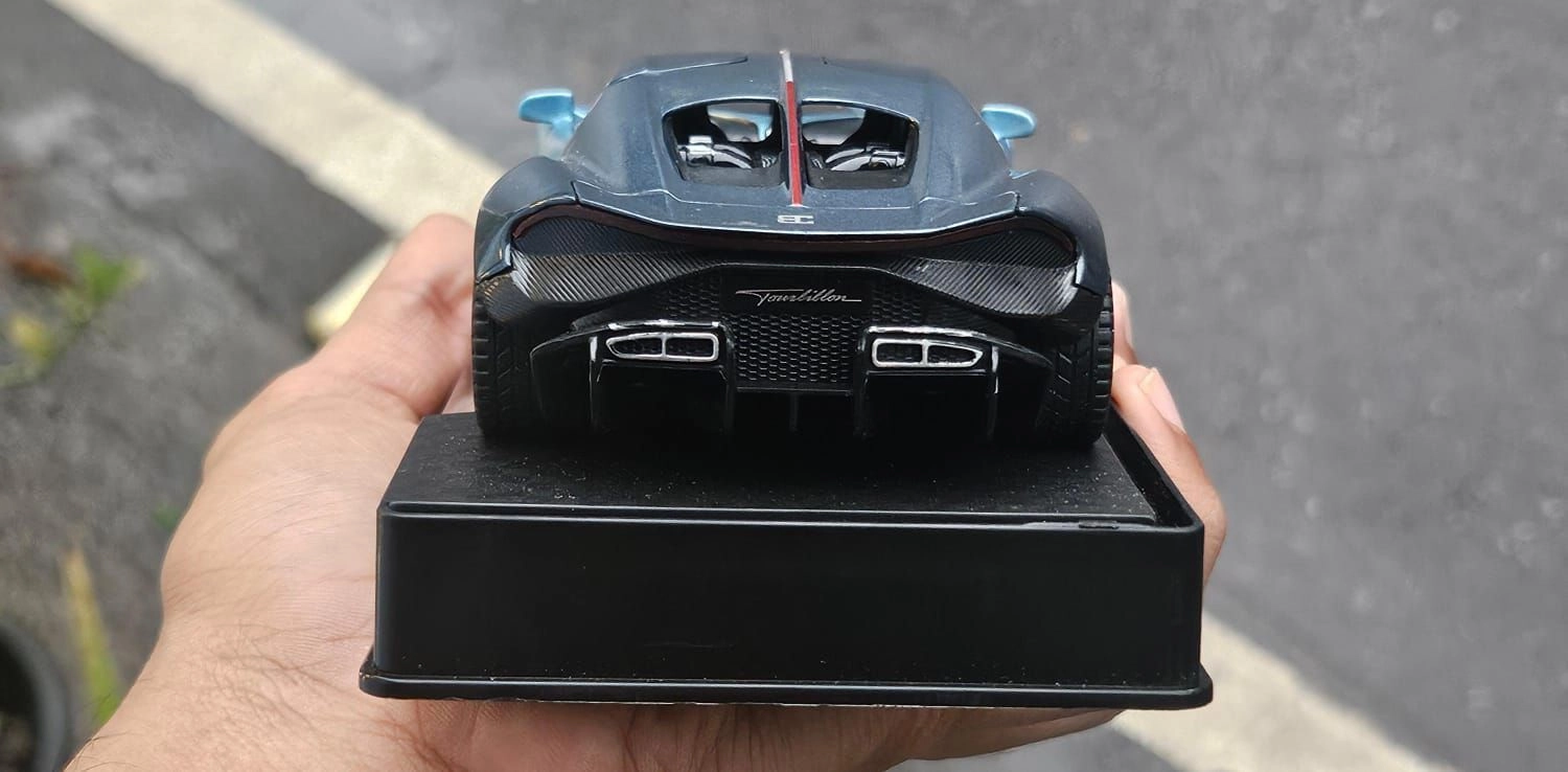 Bugatti Tourbillon V16 Blue 1:32 Premium Diecast Car 6