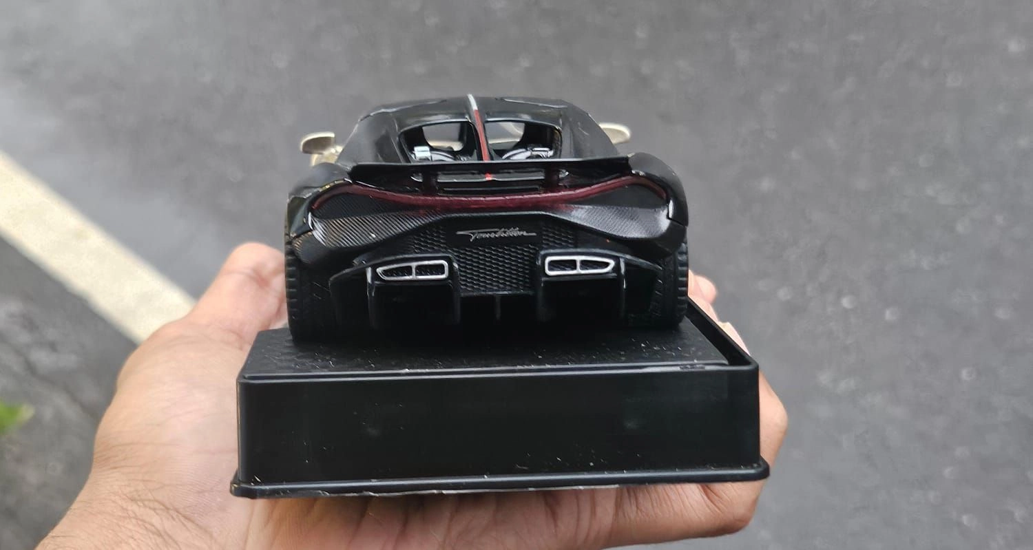 Bugatti Tourbillon V16 Gold Edition 1:32 Premium Scale Metal Diecast Car 6