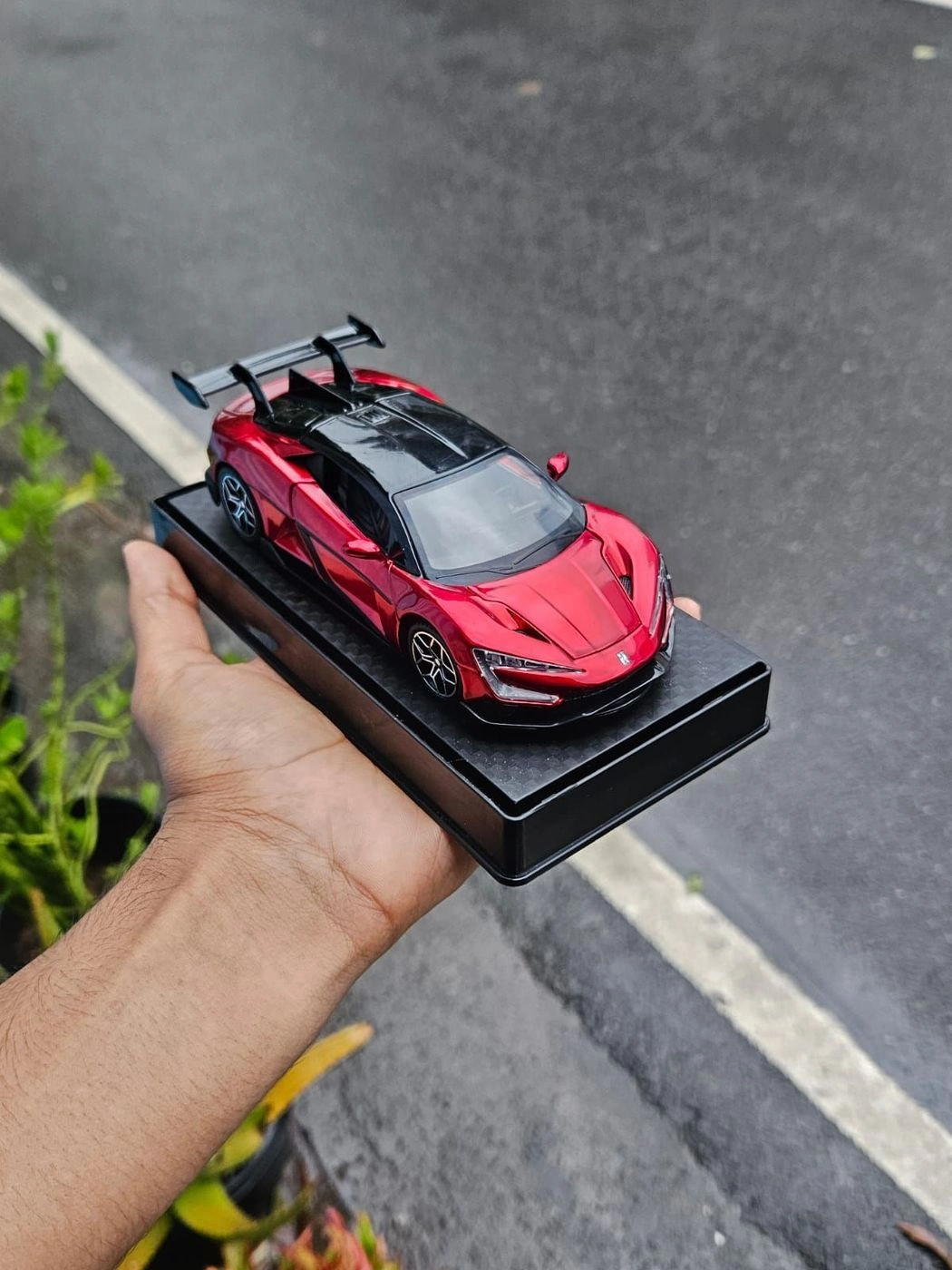 BYD Yangwang U9 1:32 Premium Metal Diecast Car 1
