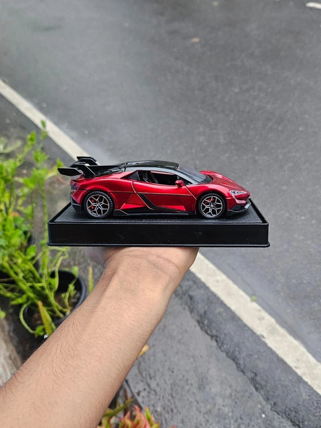 BYD Yangwang U9 1:32 Premium Metal Diecast Car 2