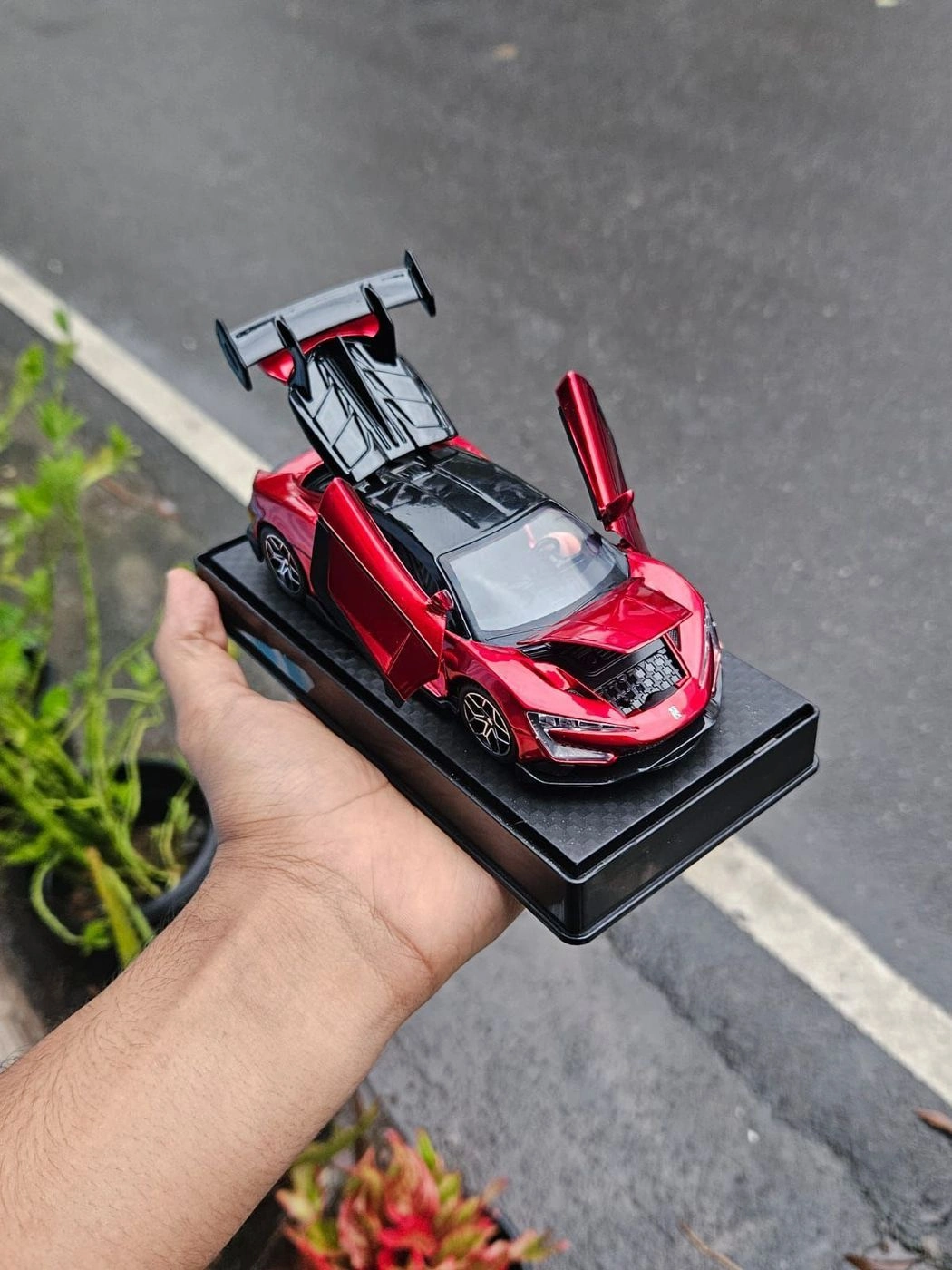 BYD Yangwang U9 1:32 Premium Metal Diecast Car 4