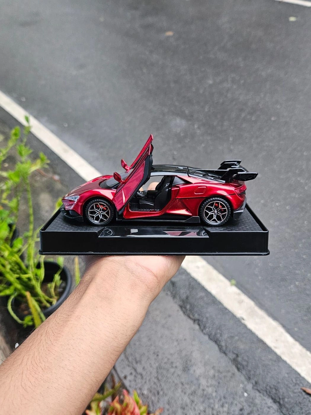 BYD Yangwang U9 1:32 Premium Metal Diecast Car 6