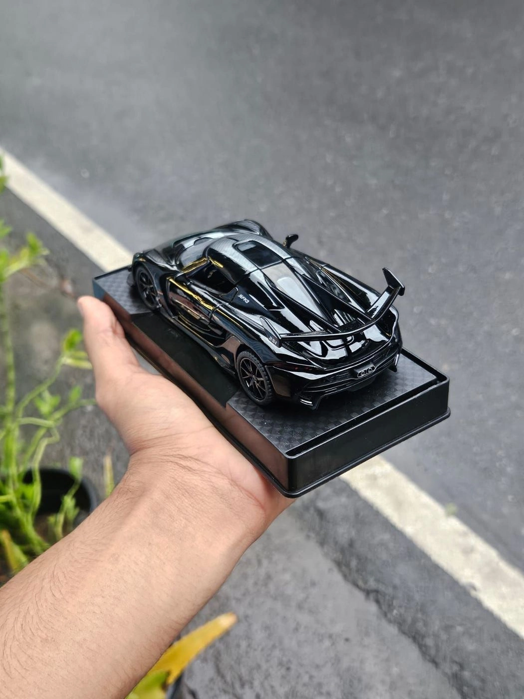 Koenigsegg Jesko Supercar 1:32 Premium Scale Metal Diecast 3