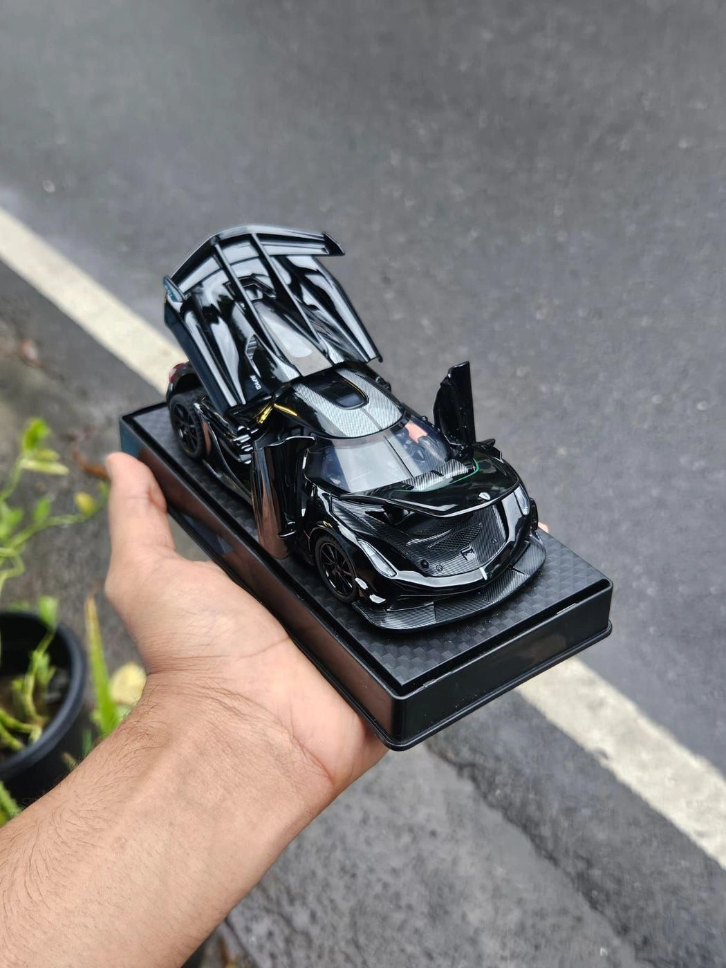Koenigsegg Jesko Supercar 1:32 Premium Scale Metal Diecast 4