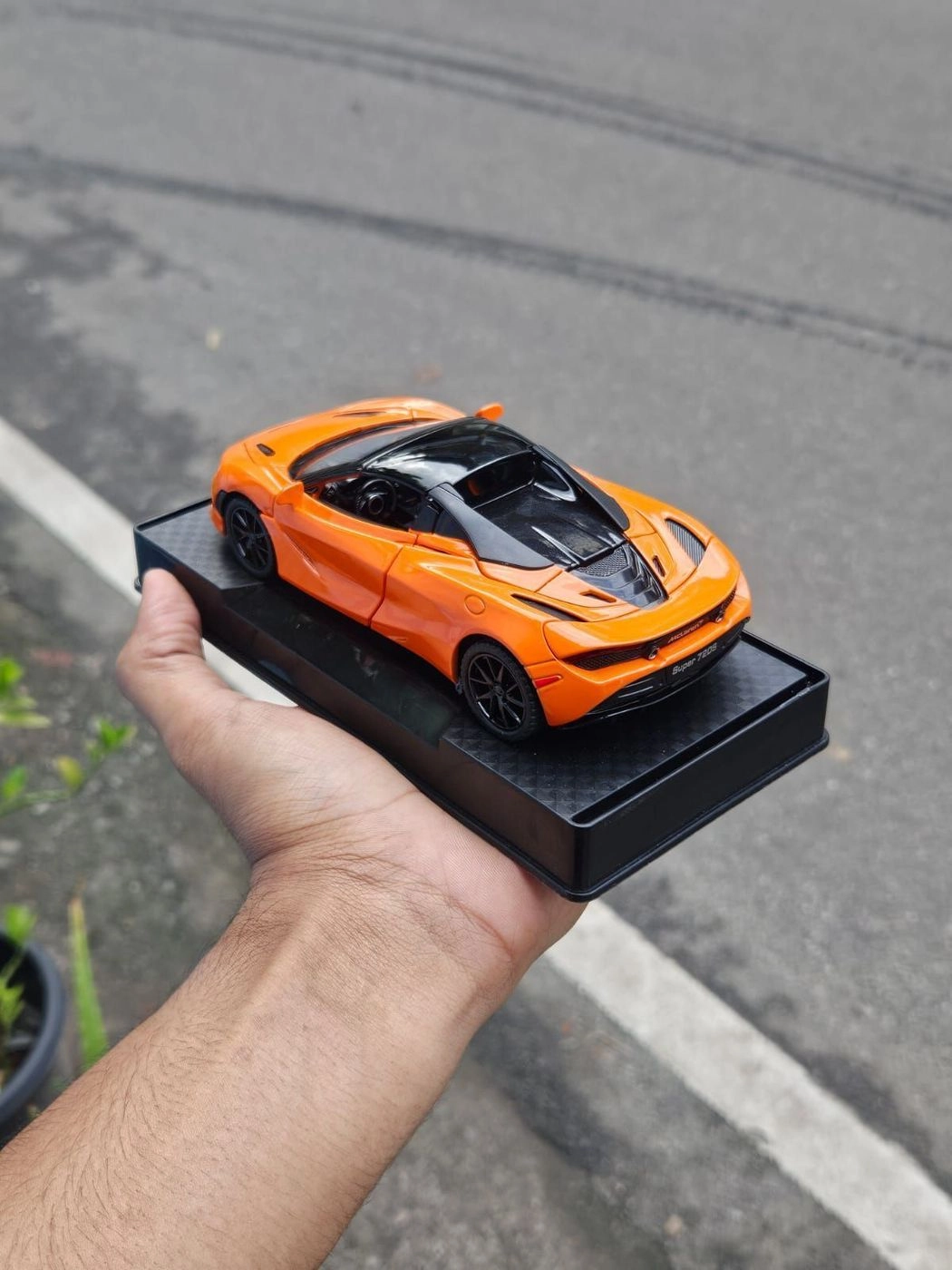 McLaren 720S 1:32 Premium Scale Metal Diecast Car 3