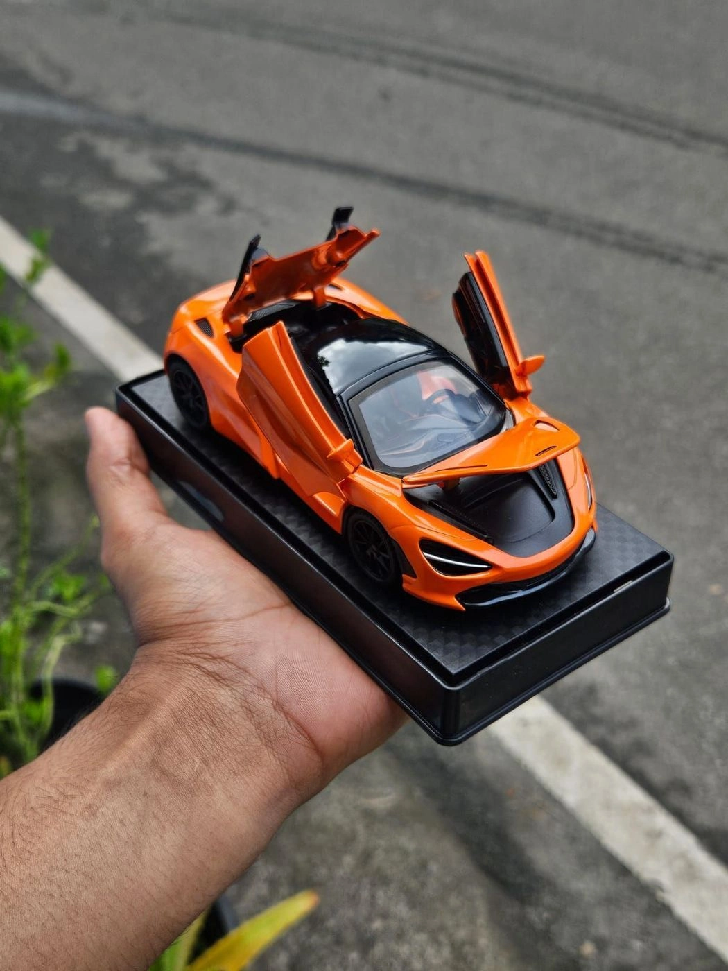 McLaren 720S 1:32 Premium Scale Metal Diecast Car 5