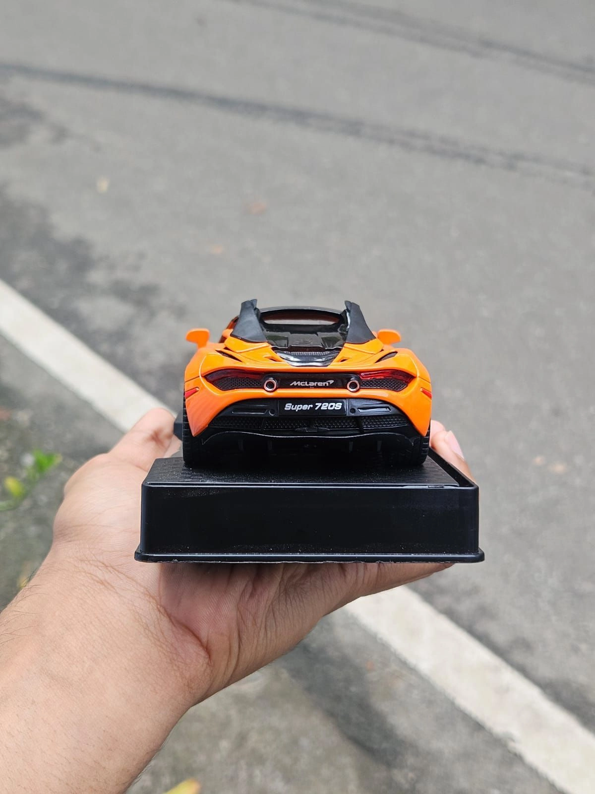 McLaren 720S 1:32 Premium Scale Metal Diecast Car 6