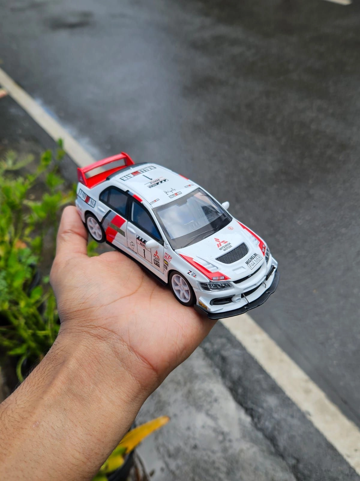 Lancer Evolution Mistubushi 1:32 Premium Metal Diecast Car
