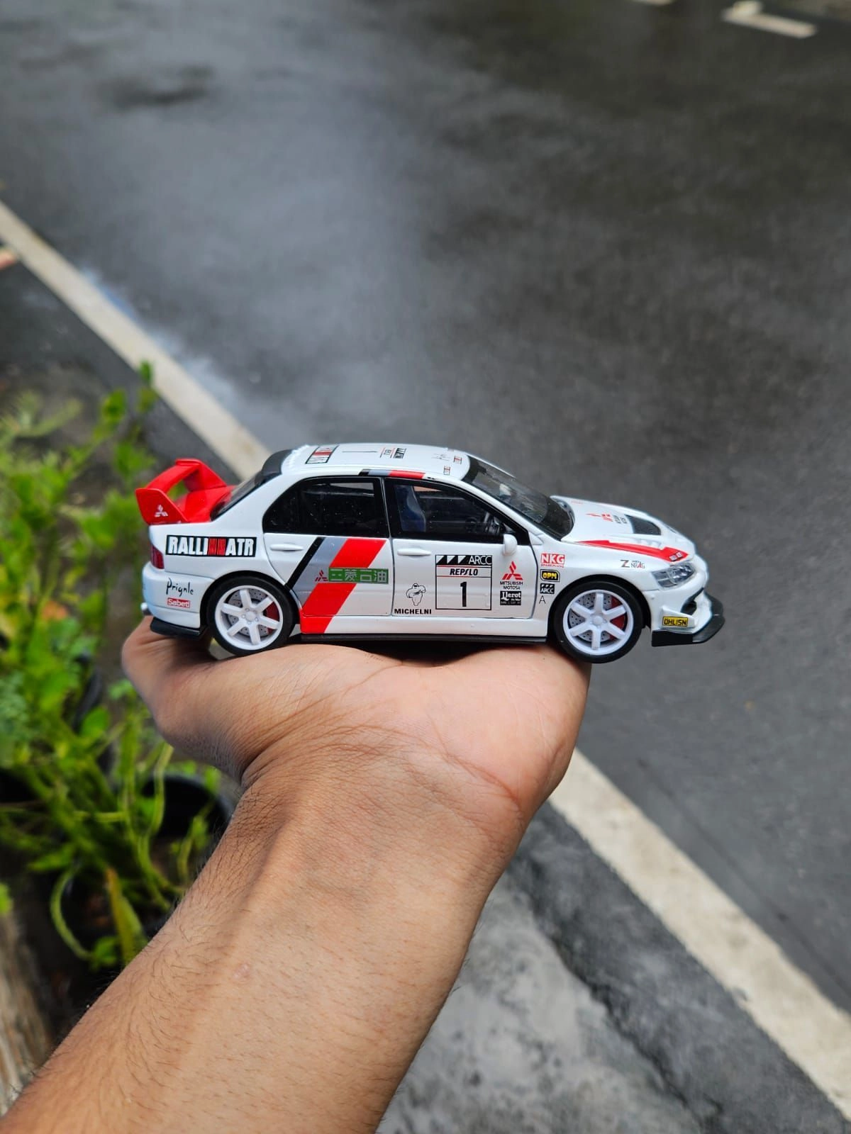 Lancer Evolution Mistubushi 1:32 Premium Metal Diecast Car