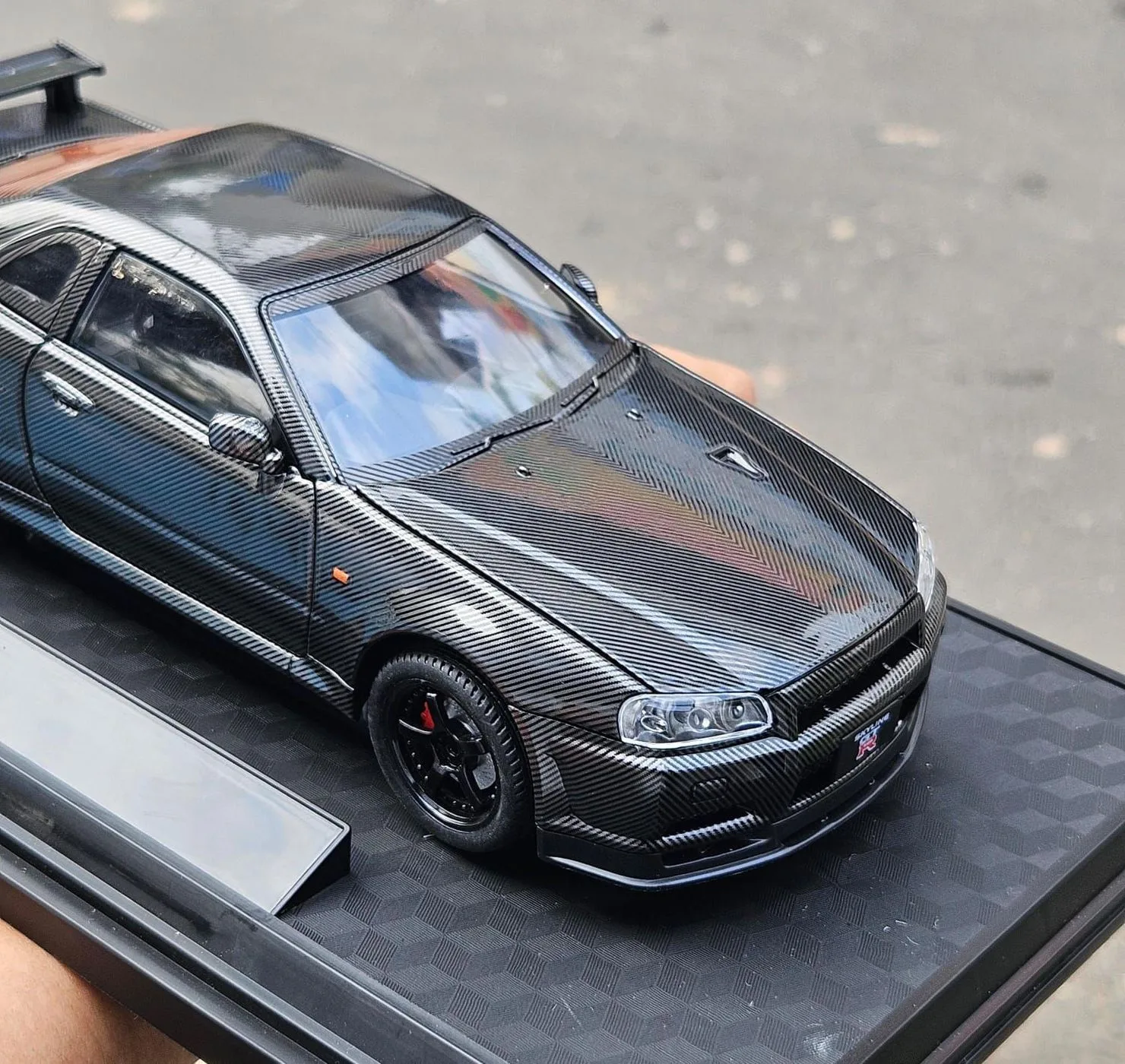 Nissan Skyline GTR-R34 1:24 Scale CarbonFiber Edition Premium Metal Diecast Car 4