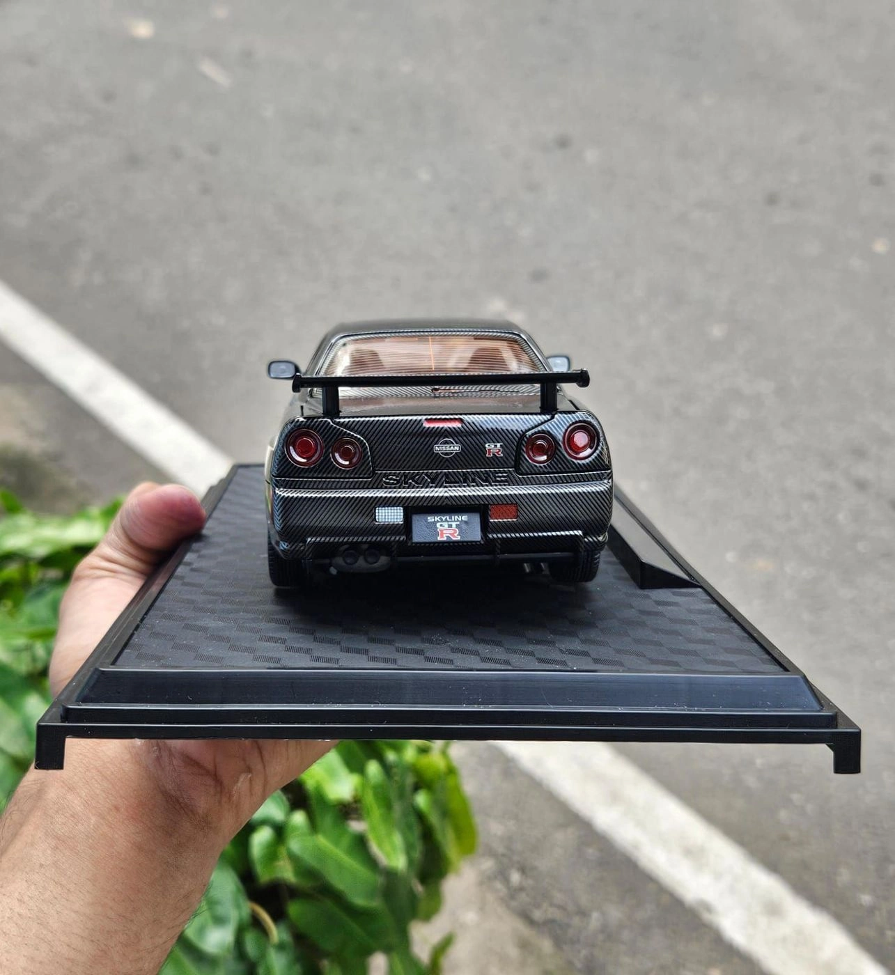 Nissan Skyline GTR-R34 1:24 Scale CarbonFiber Edition Premium Metal Diecast Car 5