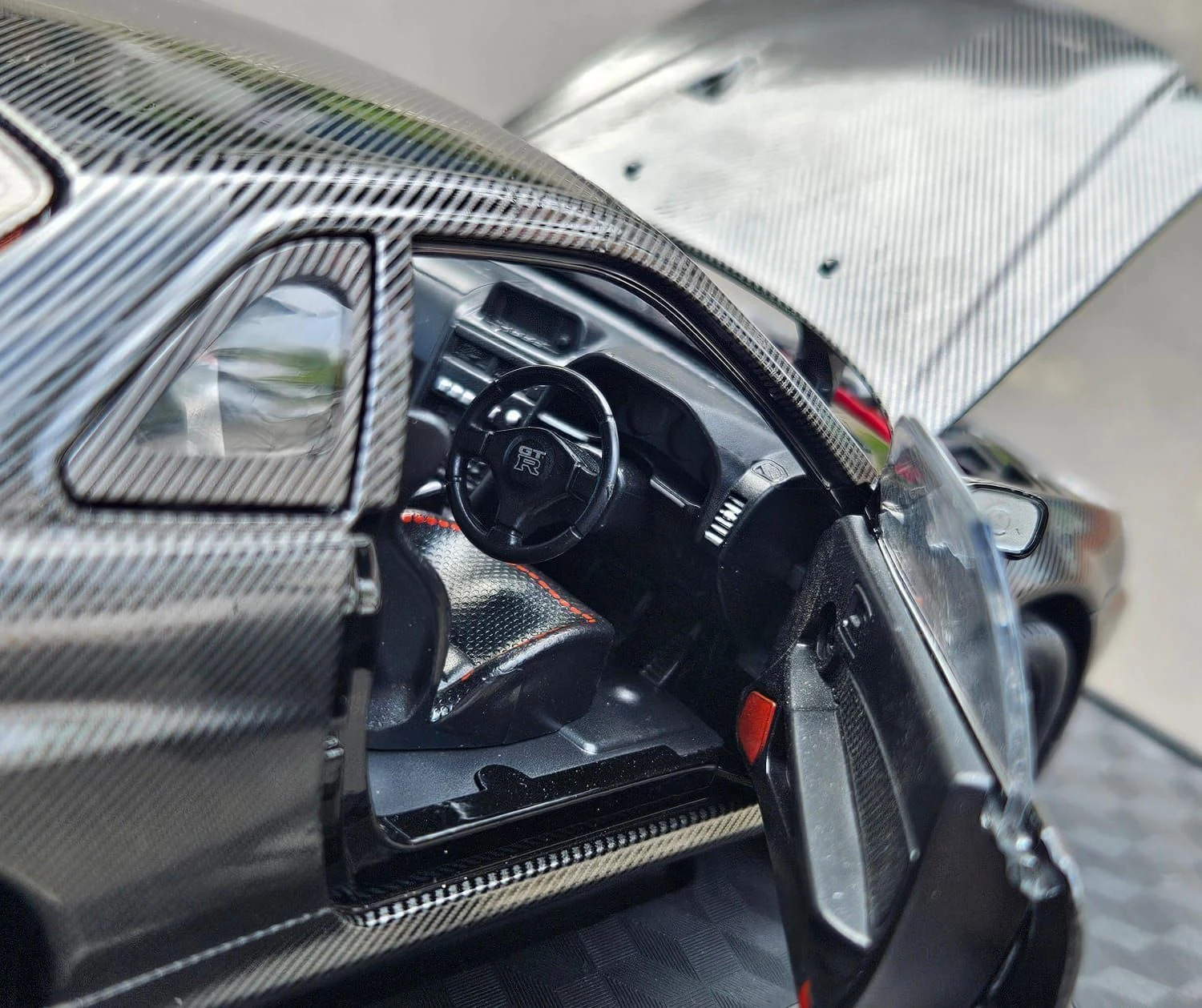 Nissan Skyline GTR-R34 1:24 Scale CarbonFiber Edition Premium Metal Diecast Car 6