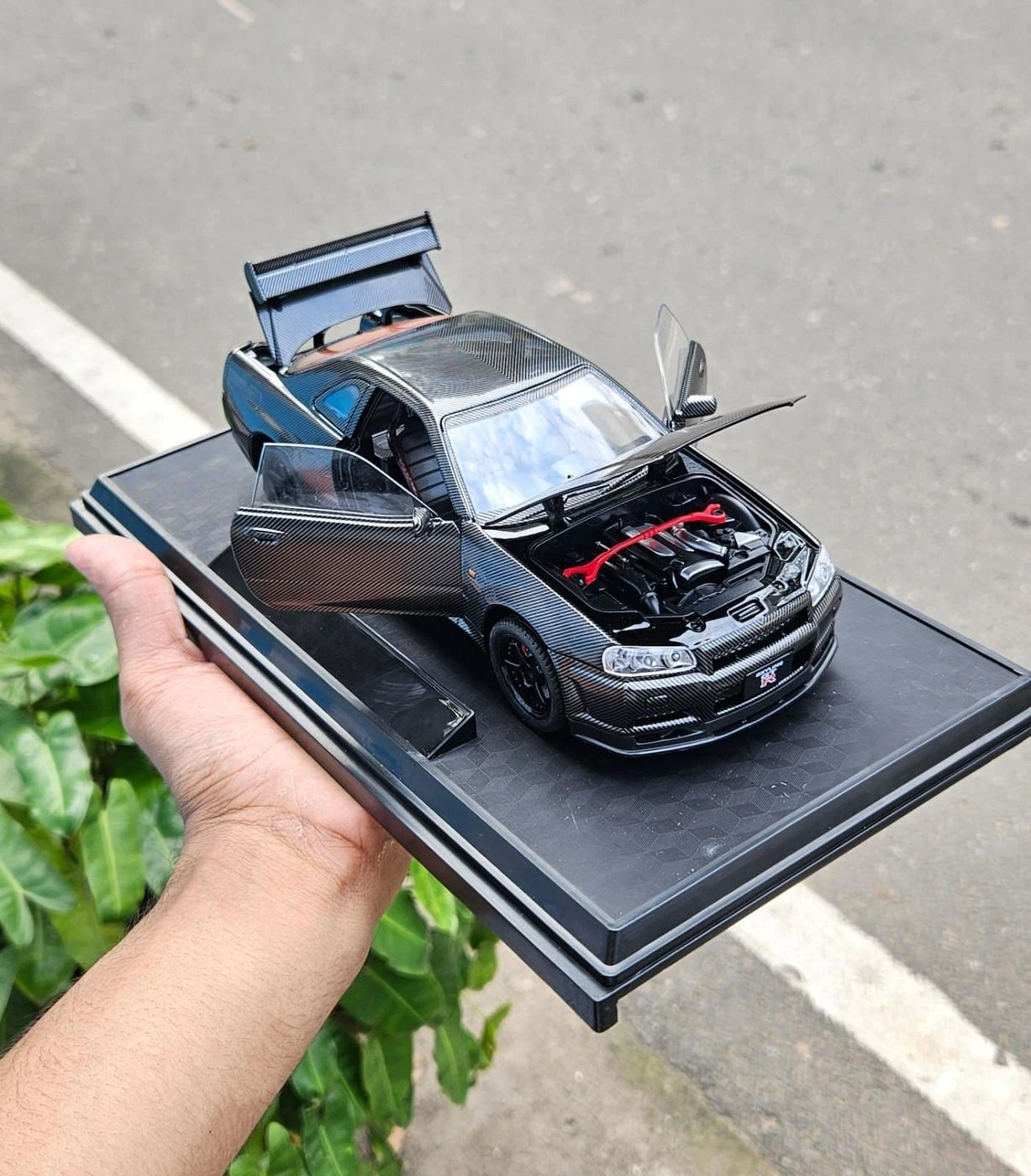Nissan Skyline GTR-R34 1:24 Scale CarbonFiber Edition Premium Metal Diecast Car 7
