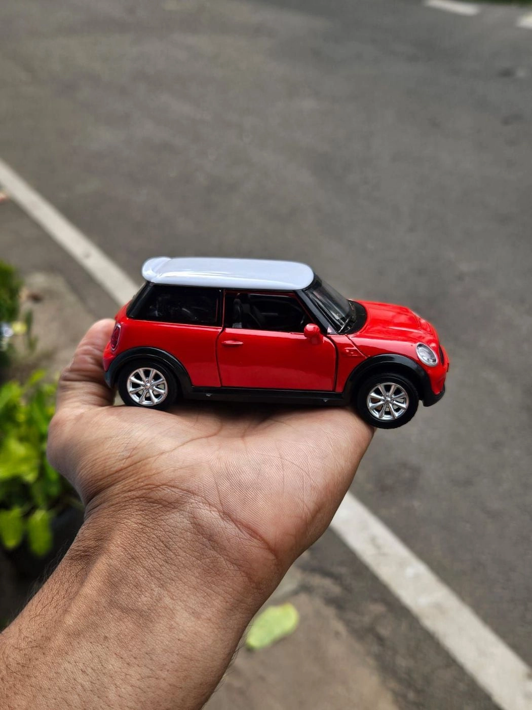 Mini Cooper 1:36 Scale Metal Diecast Car Red 2