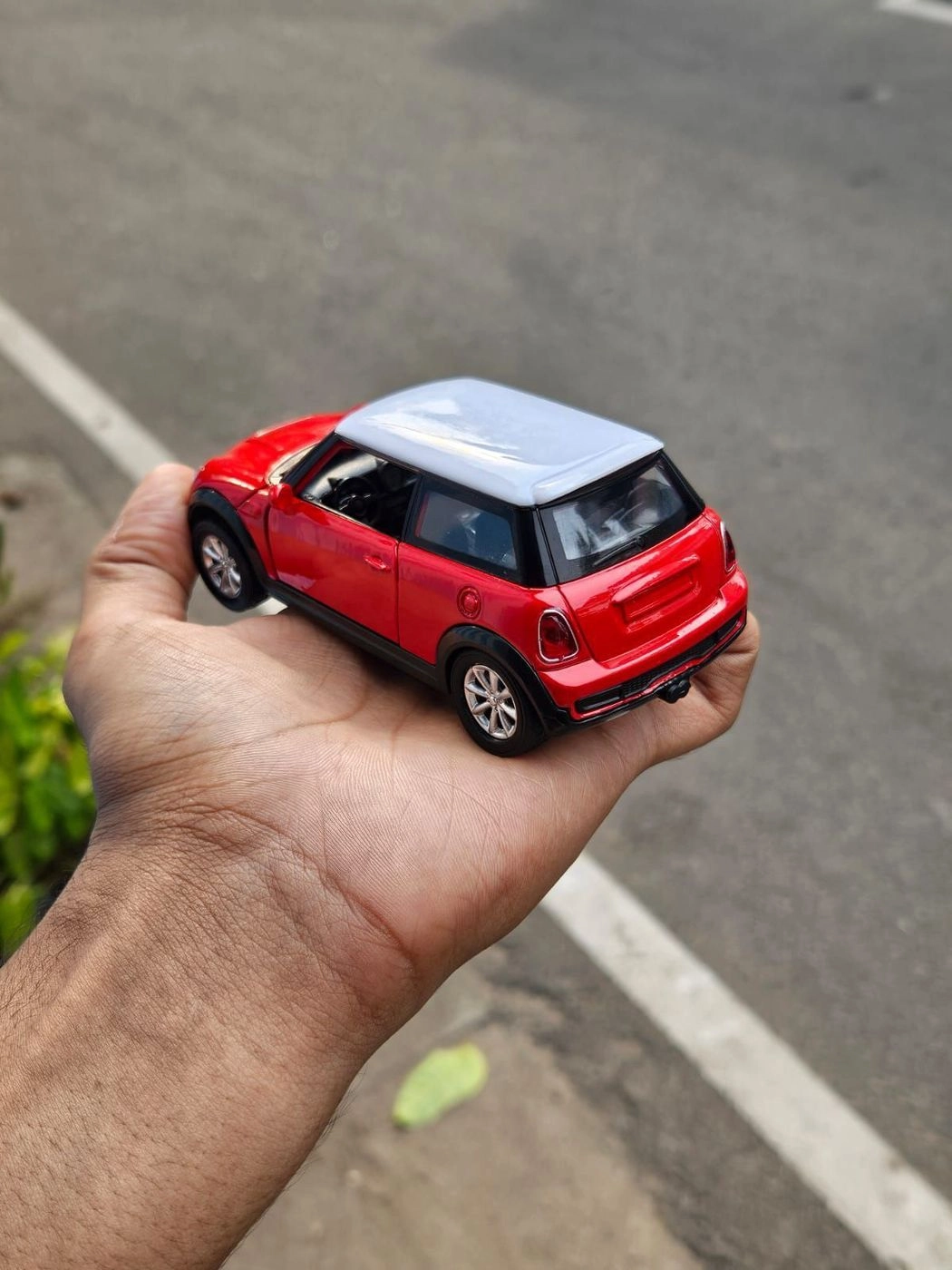 Mini Cooper 1:36 Scale Metal Diecast Car Red 3