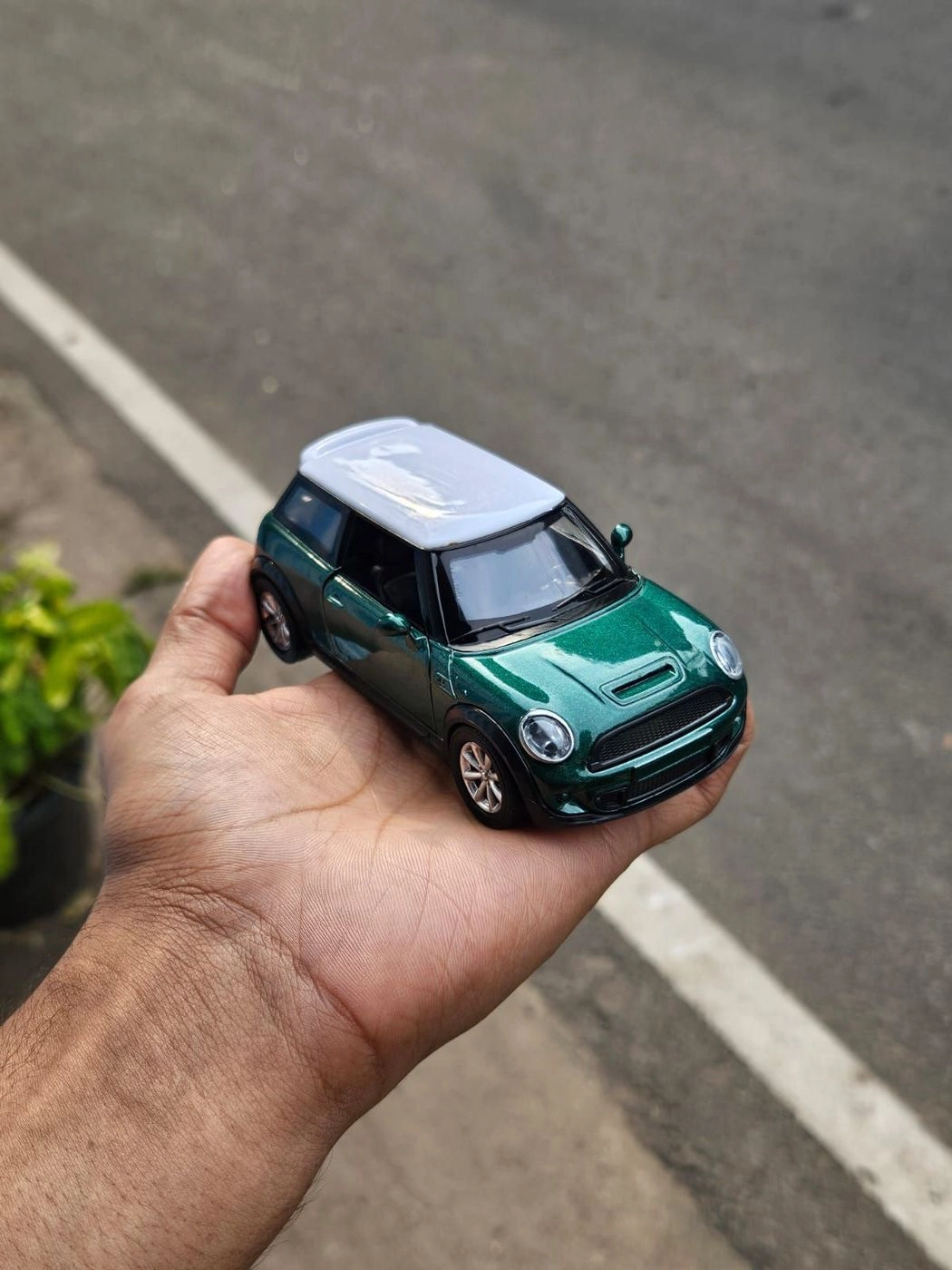 Mini Cooper 1:36 Scale Metal Diecast Car Green 1