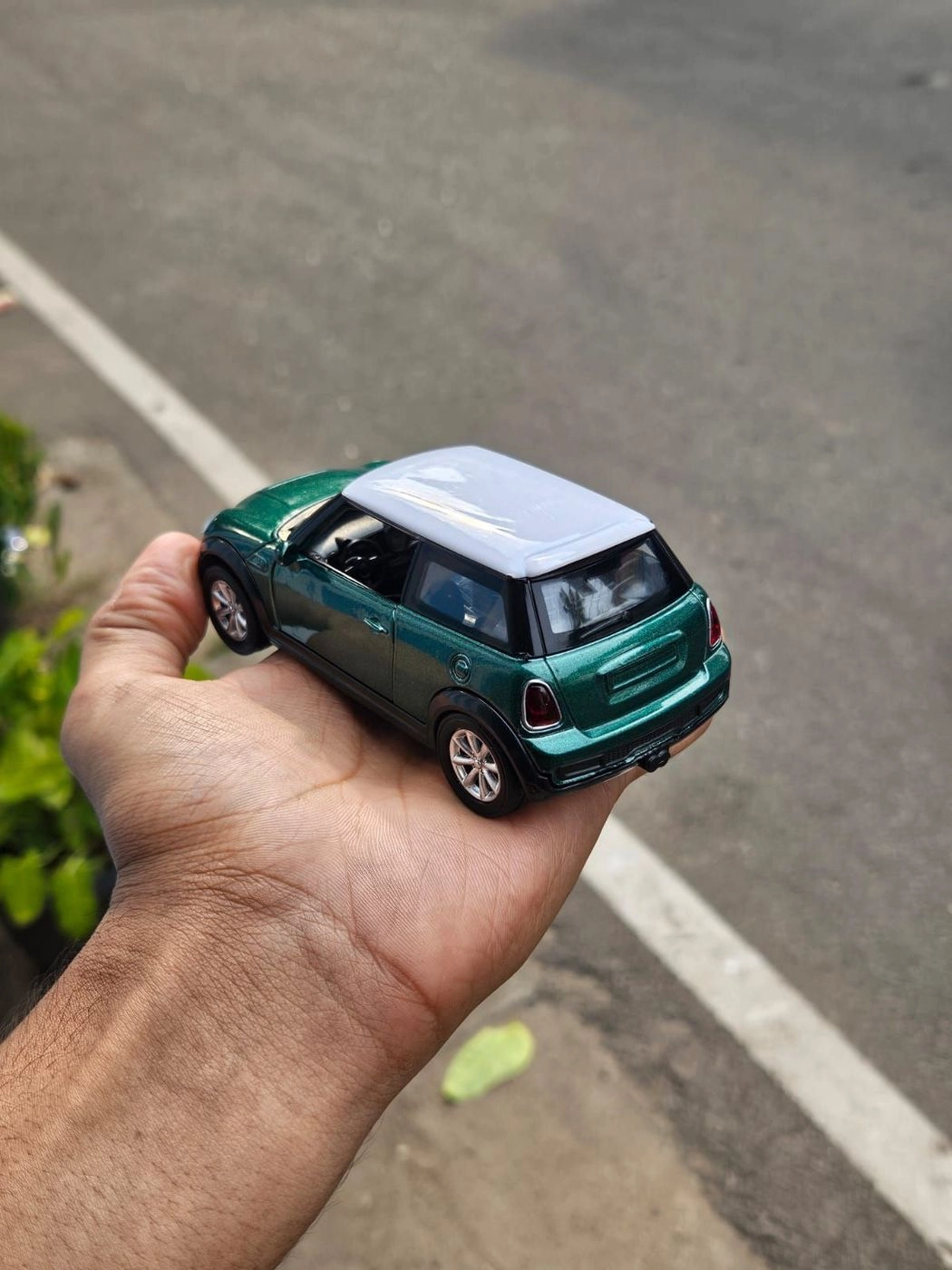 Mini Cooper 1:36 Scale Metal Diecast Car Green 3