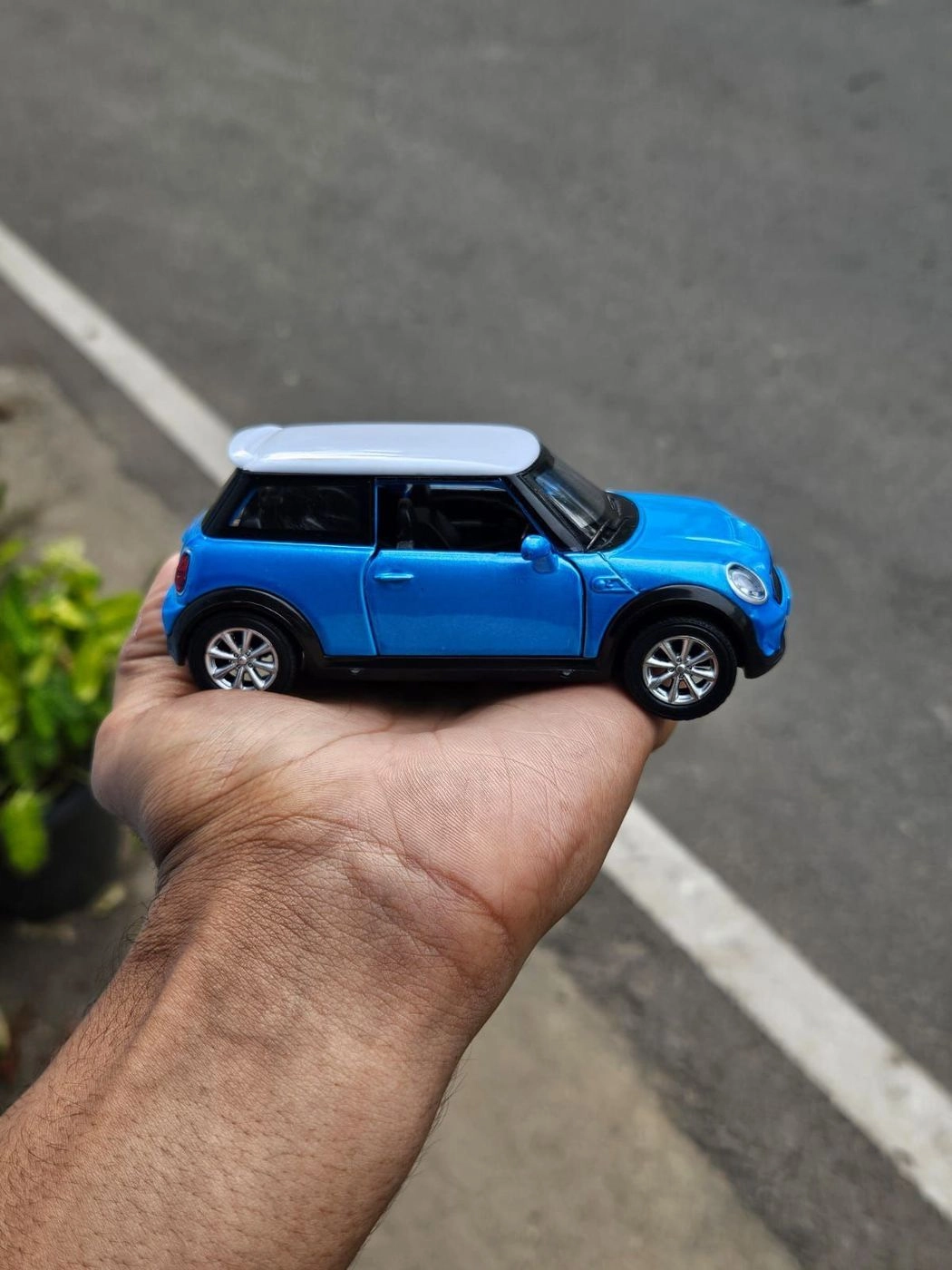 Mini Cooper 1:36 Scale Metal Diecast Car Blue 2