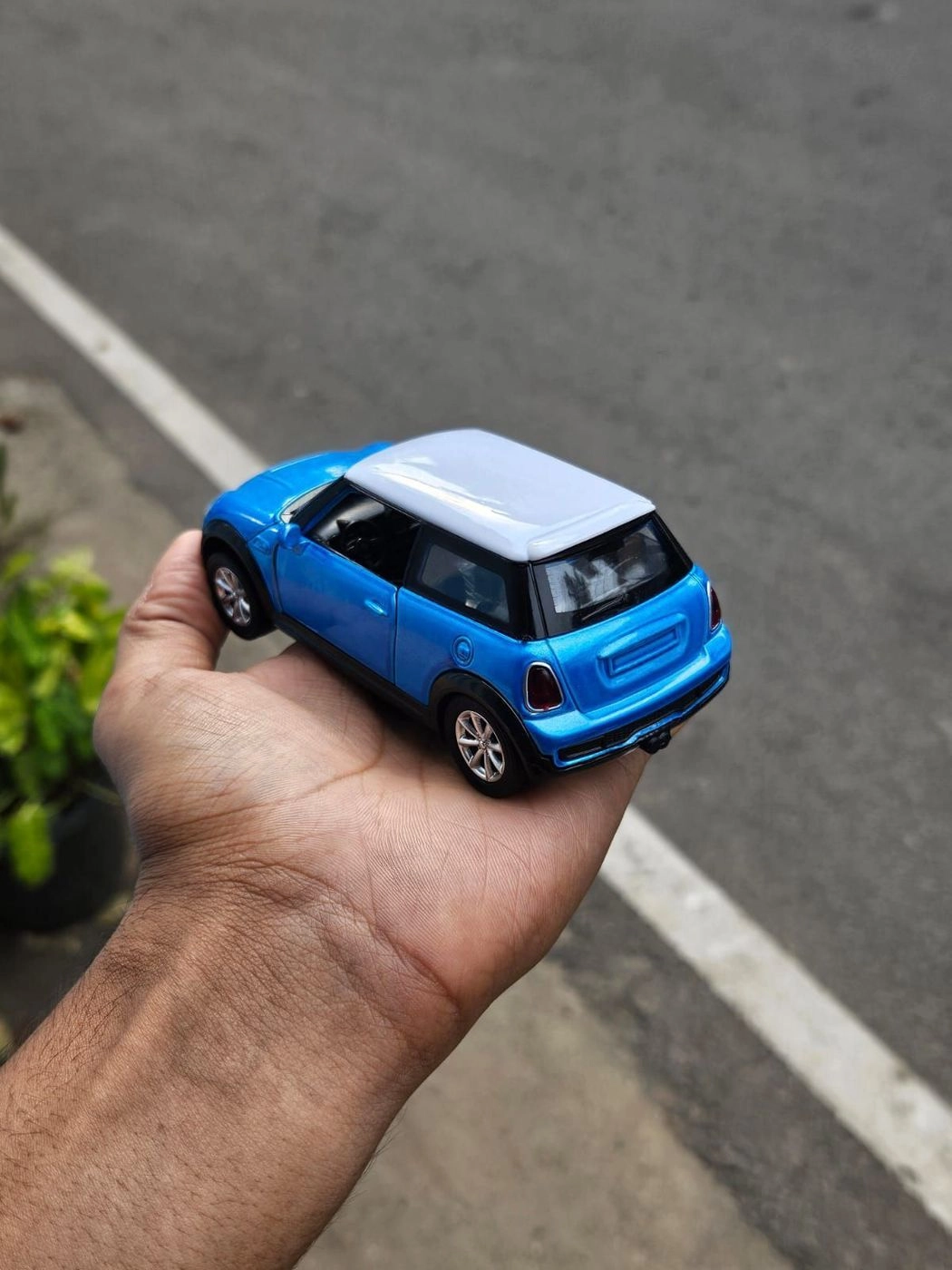 Mini Cooper 1:36 Scale Metal Diecast Car Blue 3