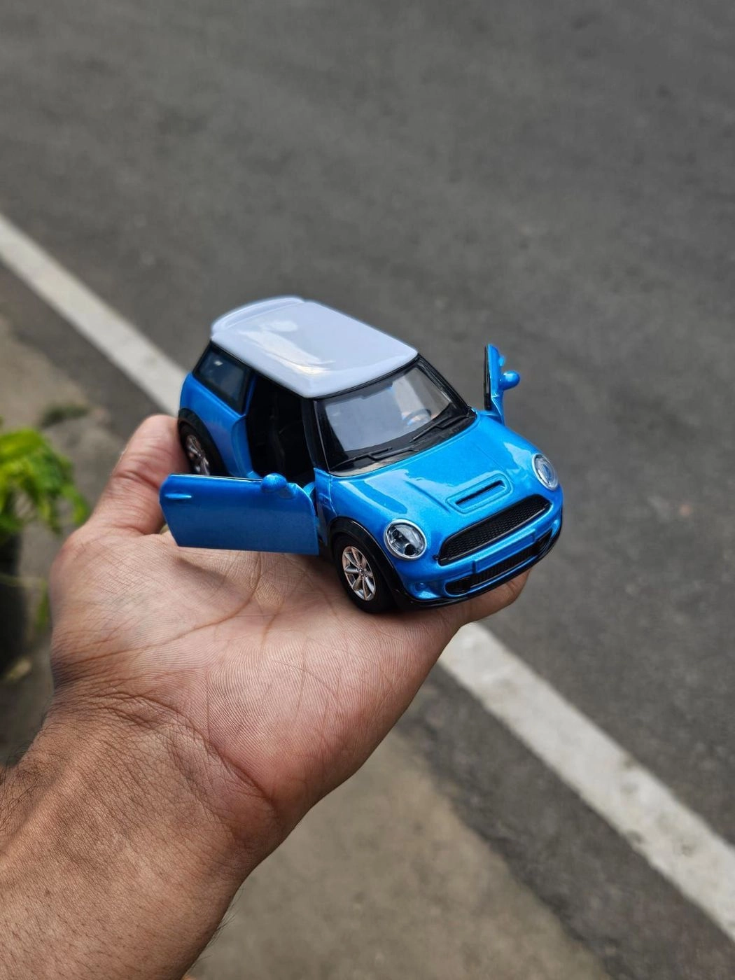 Mini Cooper 1:36 Scale Metal Diecast Car Blue 4