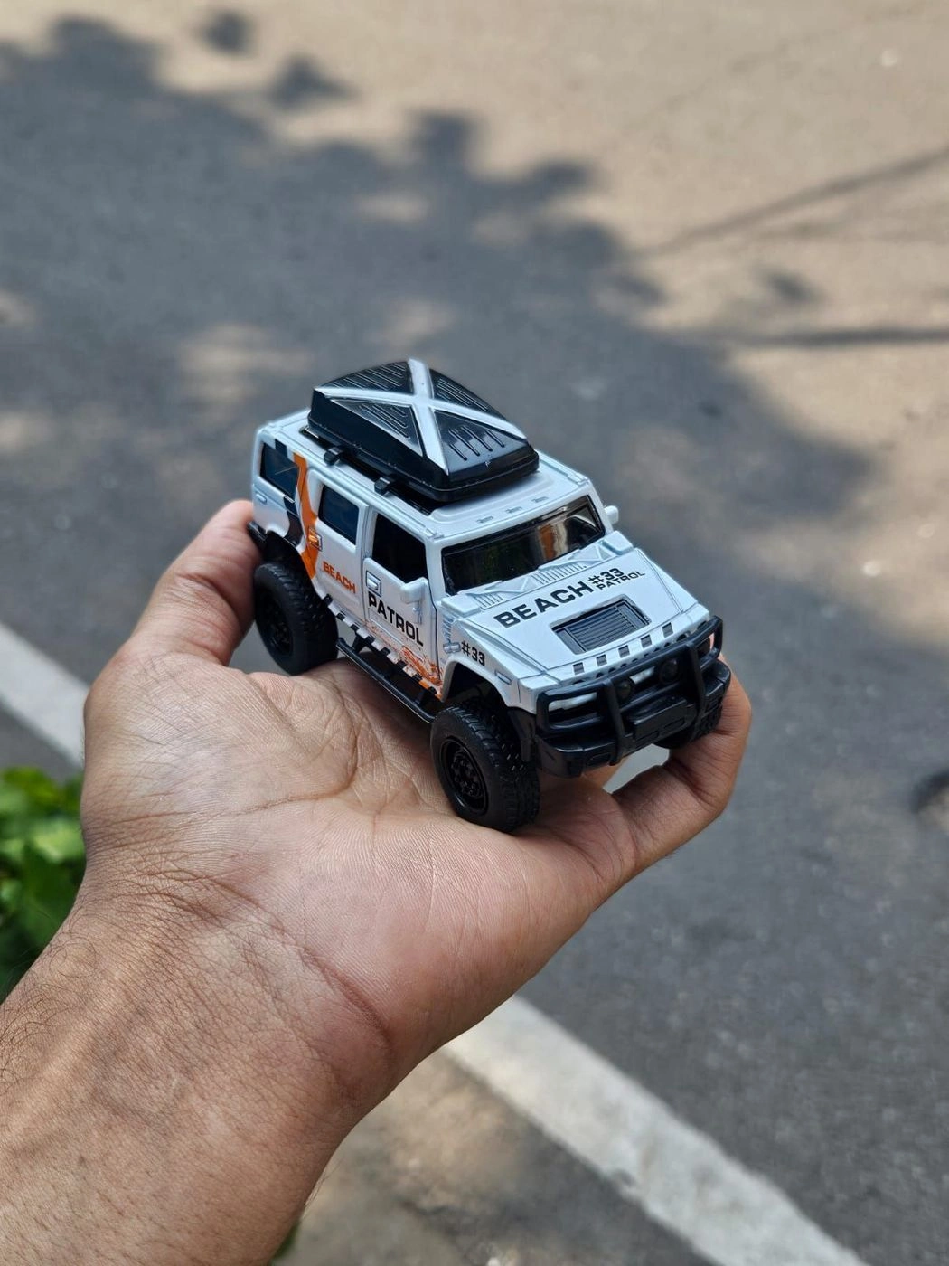 Hummer H2 1:36 Scale Metal Diecast White Edition 1