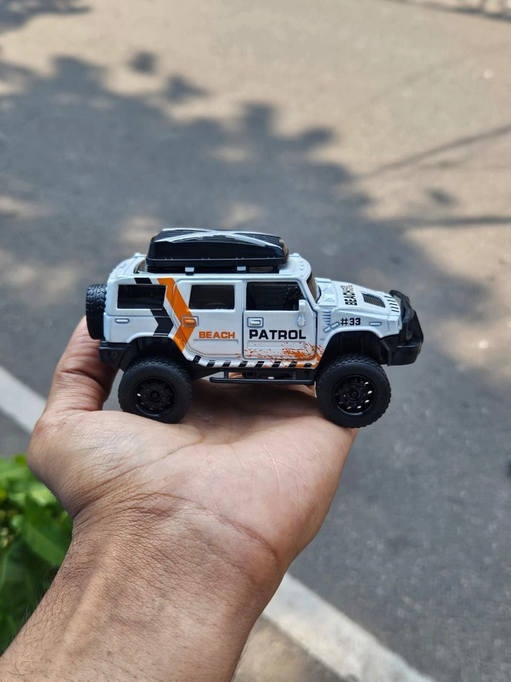 Hummer H2 1:36 Scale Metal Diecast White Edition 2