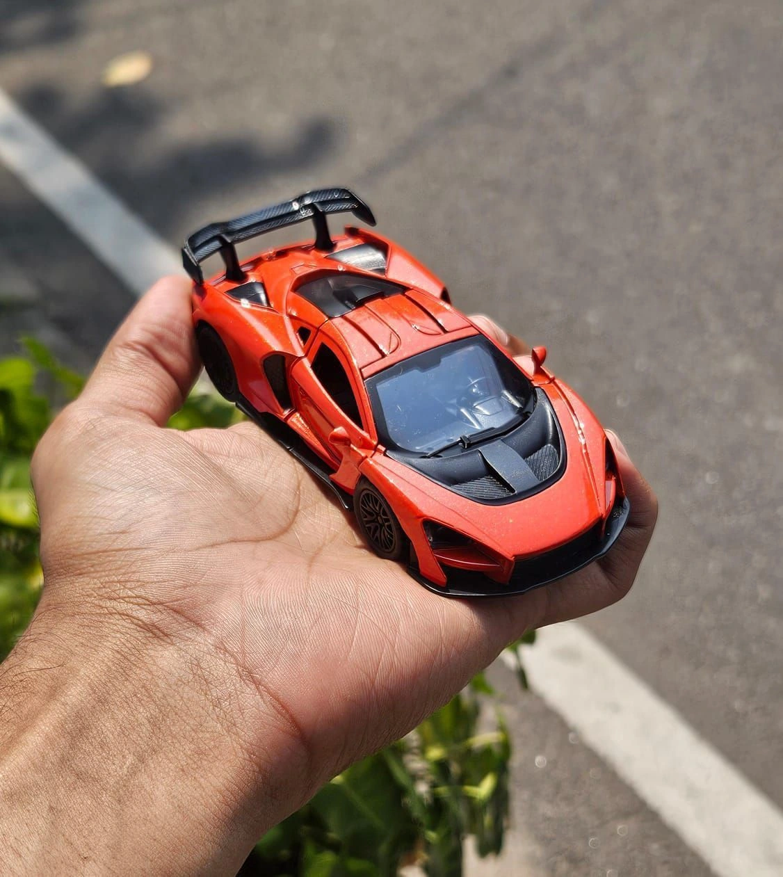 McLaren Senna Orange 1:36 Scale Metal Diecast Car 1