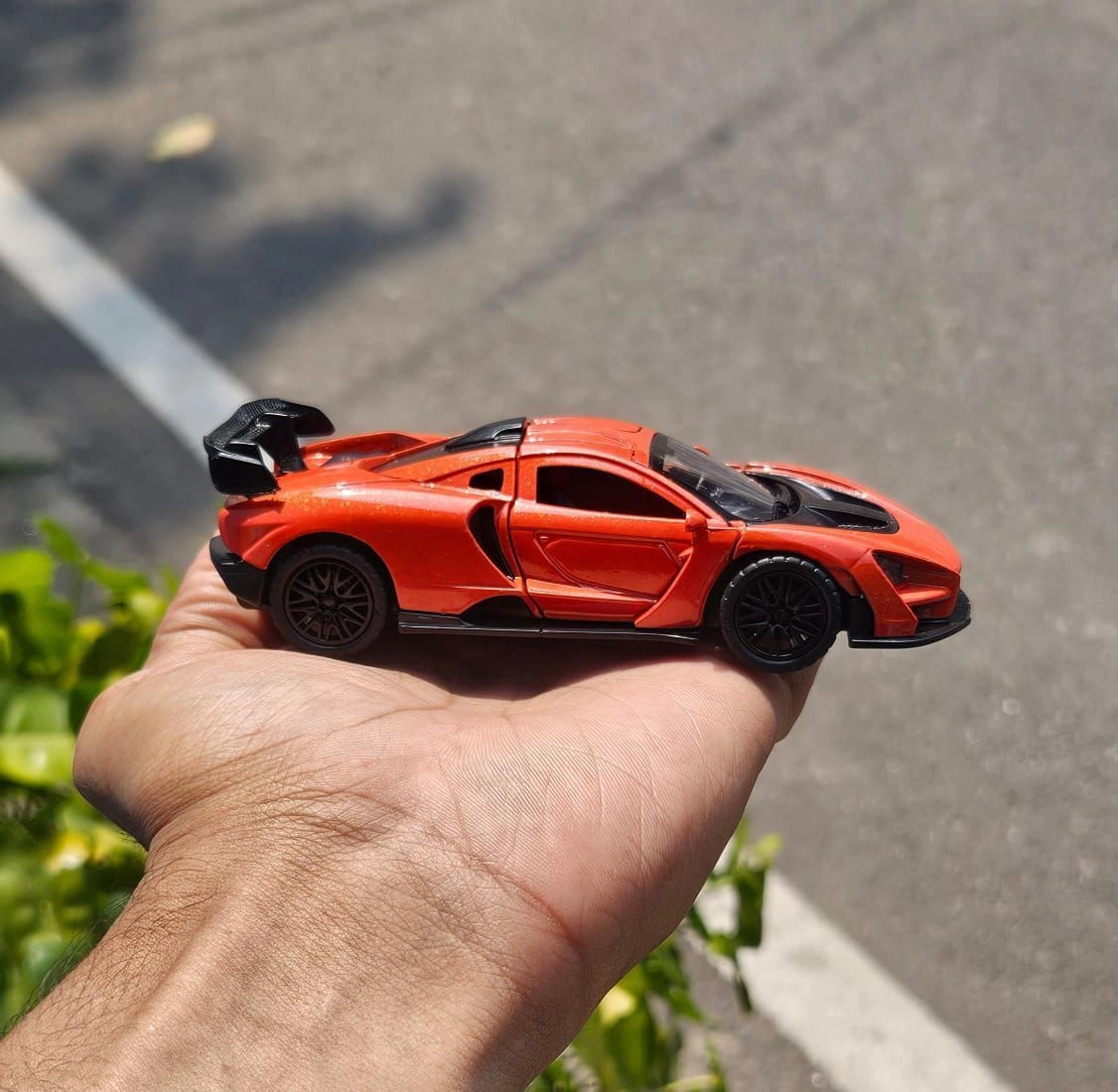 McLaren Senna Orange 1:36 Scale Metal Diecast Car 2