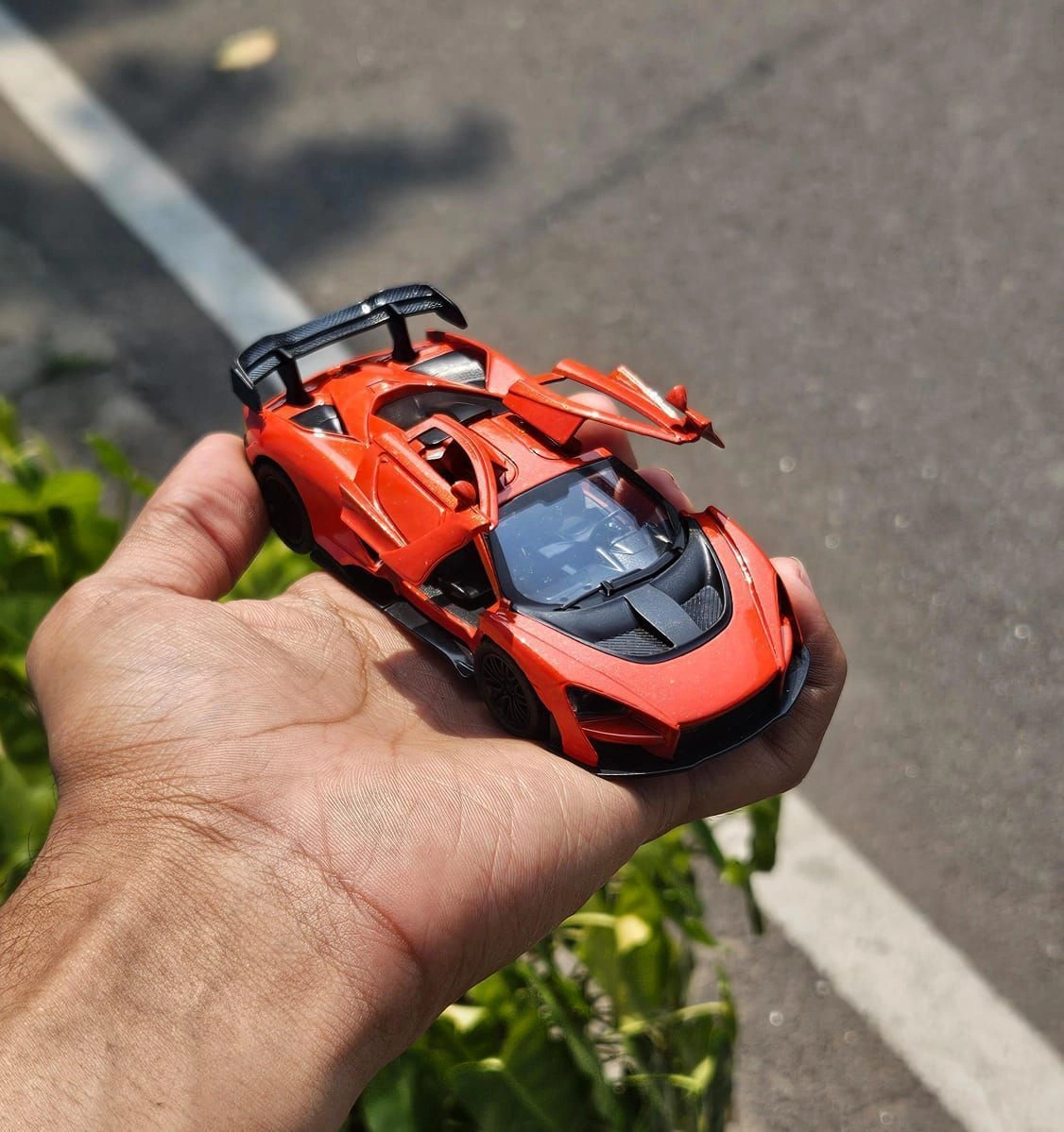 McLaren Senna Orange 1:36 Scale Metal Diecast Car 4
