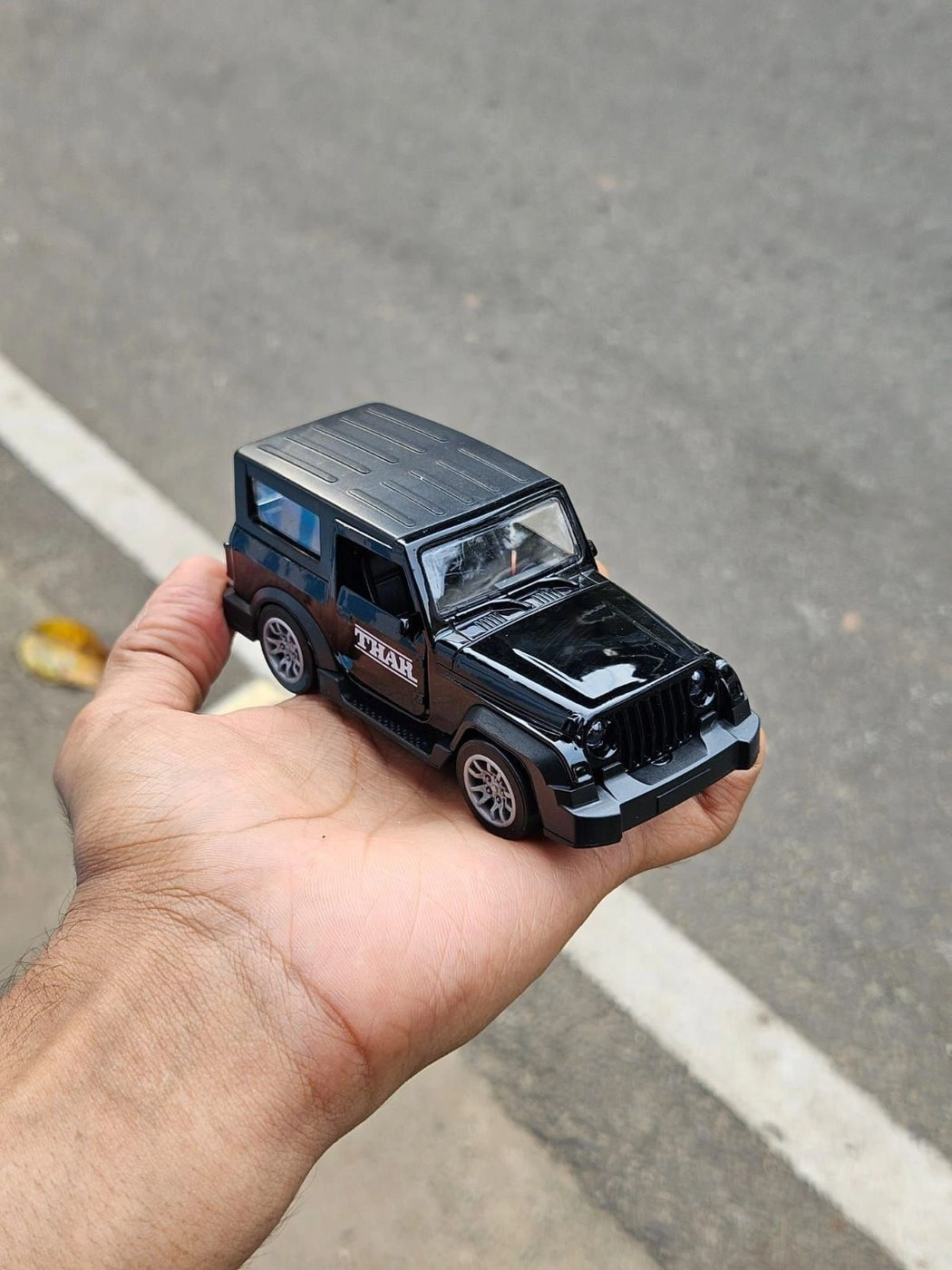 Thar Hawk Black 1:36 Scale Metal Diecast Car 1