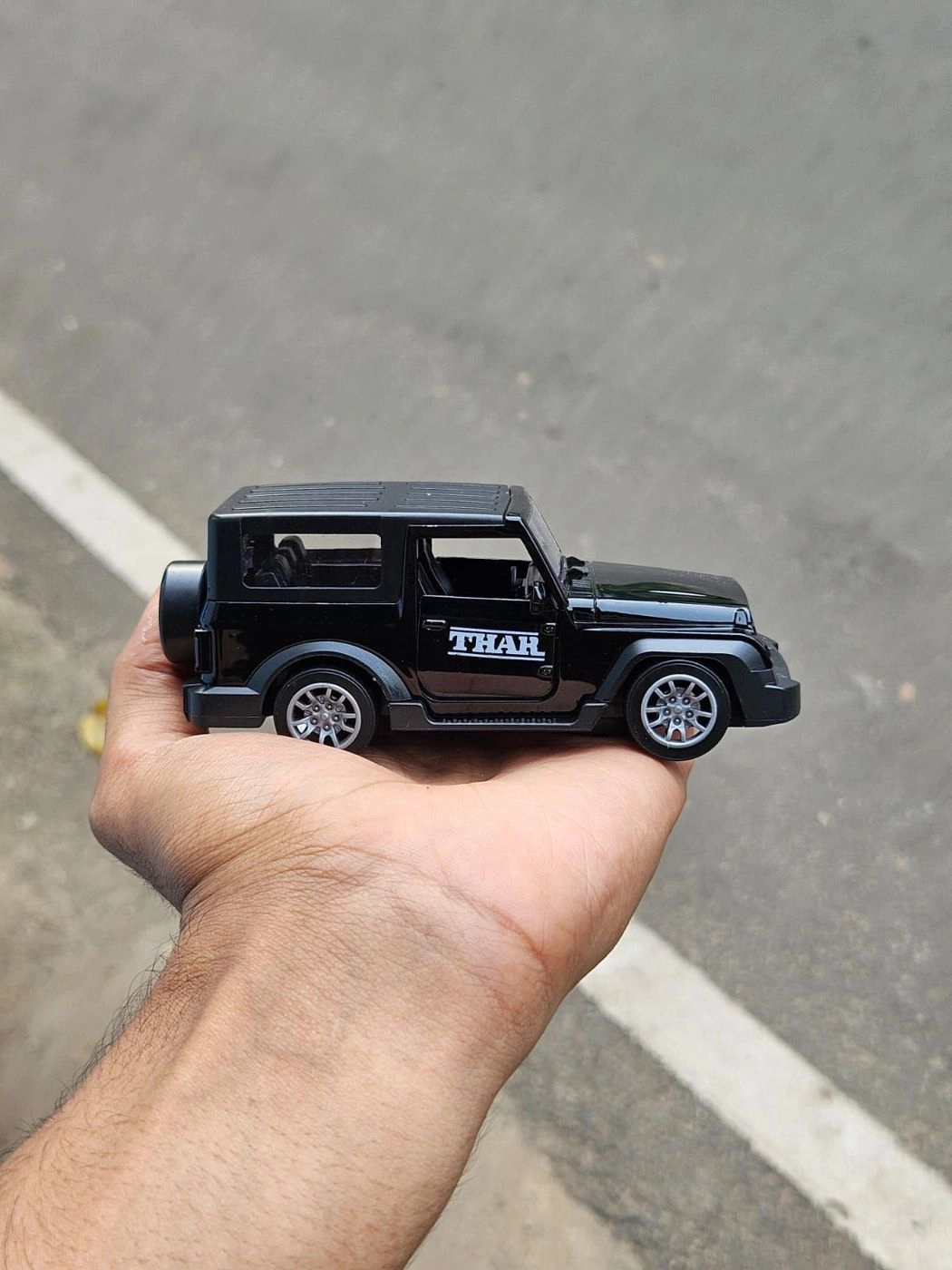 Thar Hawk Black 1:36 Scale Metal Diecast Car 2