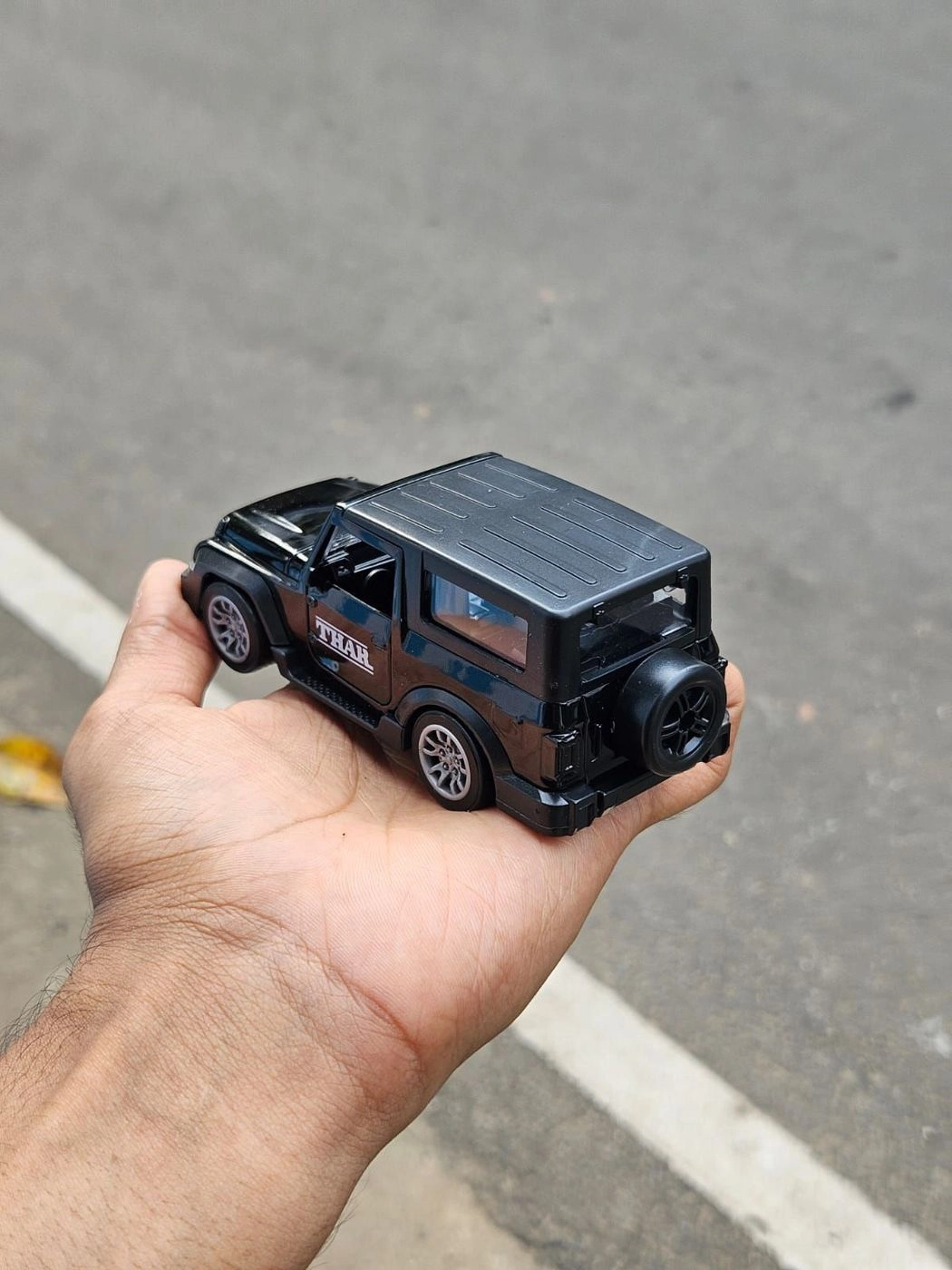 Thar Hawk Black 1:36 Scale Metal Diecast Car 3
