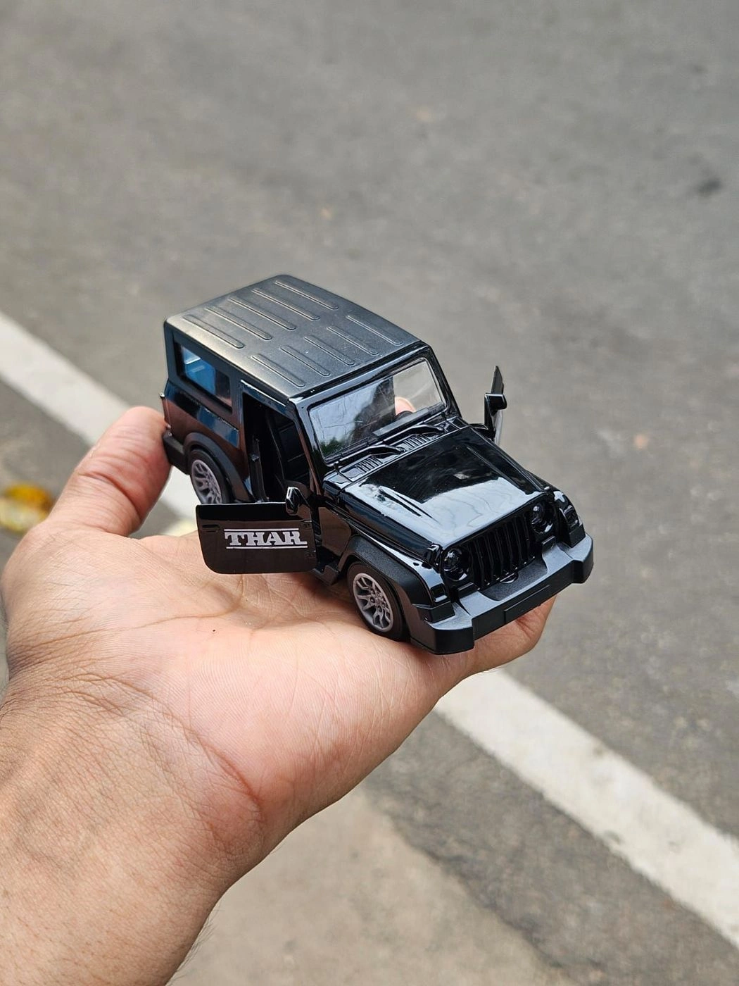 Thar Hawk Black 1:36 Scale Metal Diecast Car 4