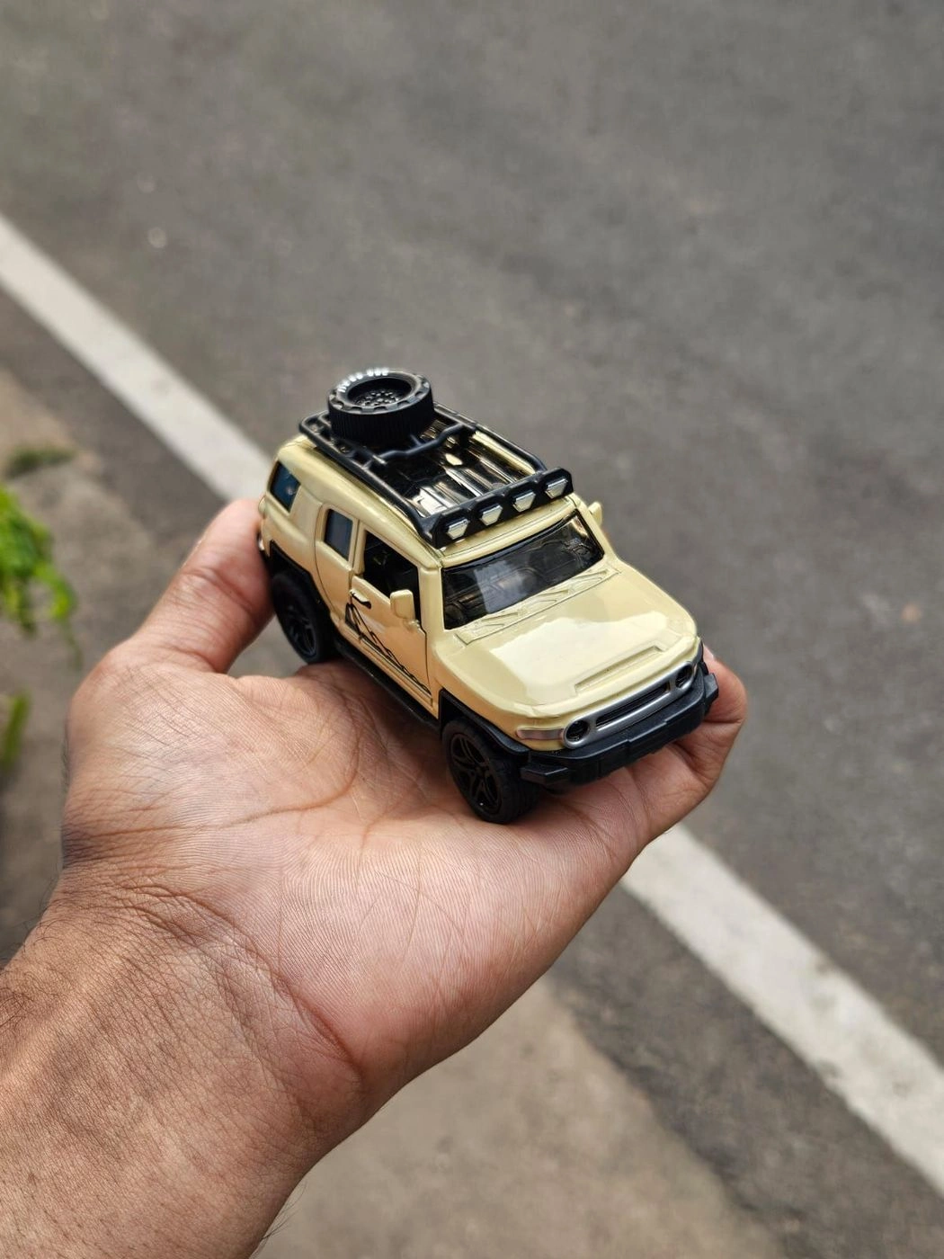 Toyota FJ Cruiser 1:36 Scale Metal Diecast Car 1