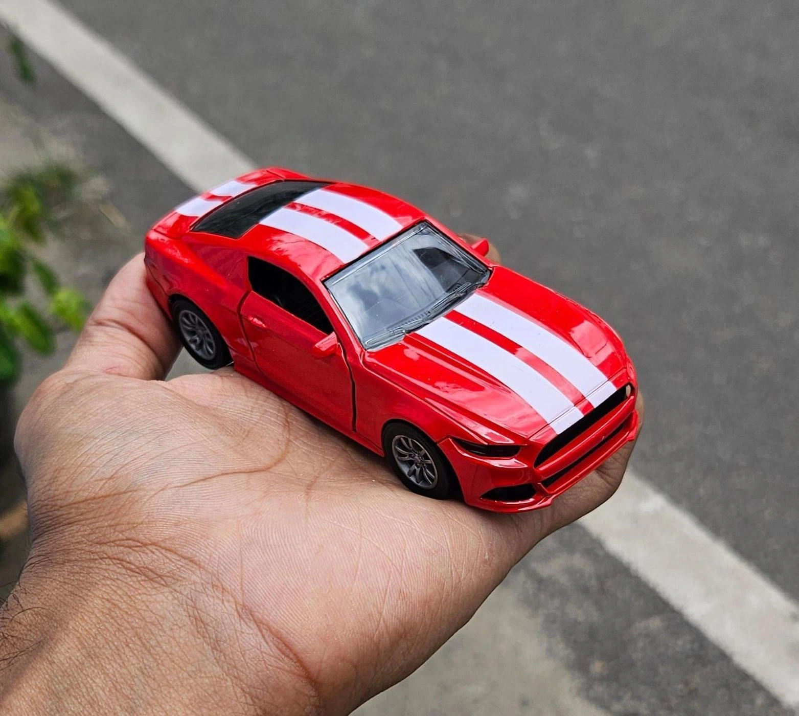Mustang GT Red 1:36 Scale Metal Diecast Car 1