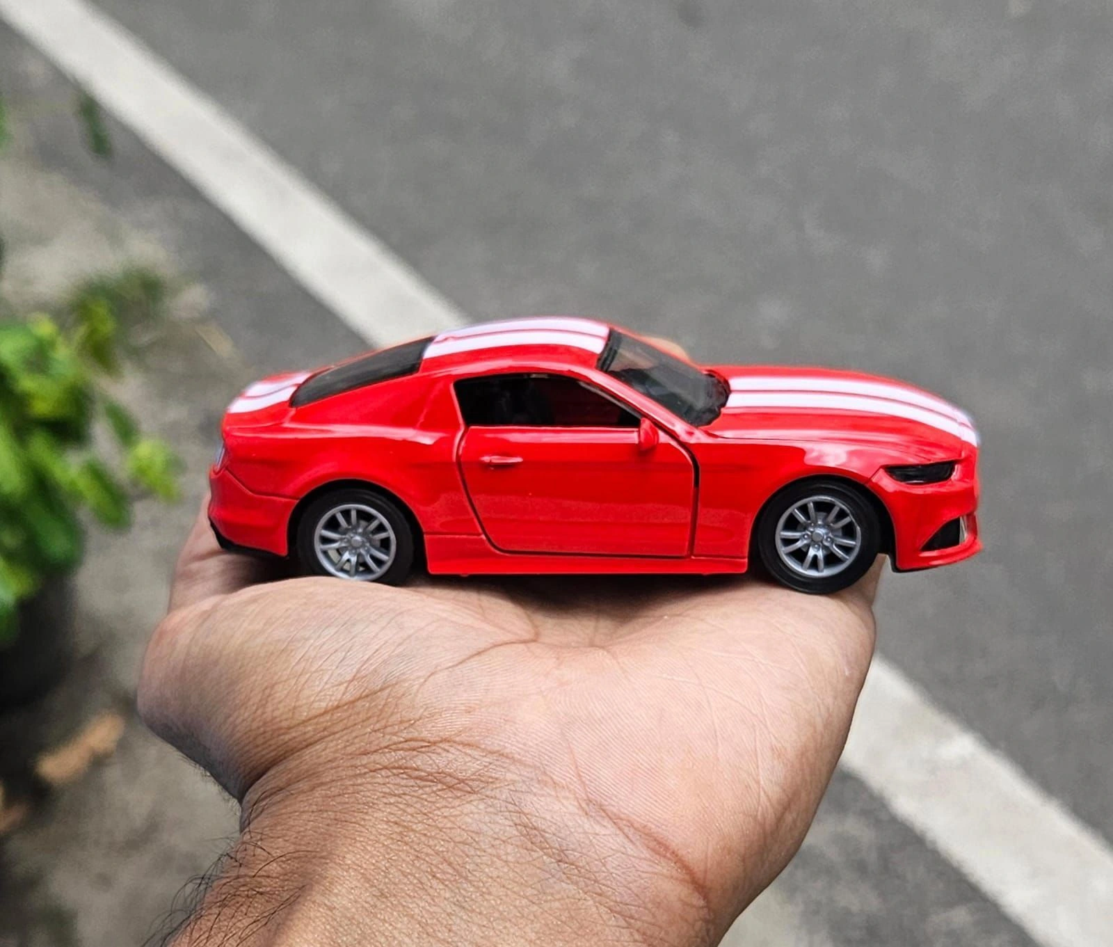 Mustang GT Red 1:36 Scale Metal Diecast Car 2