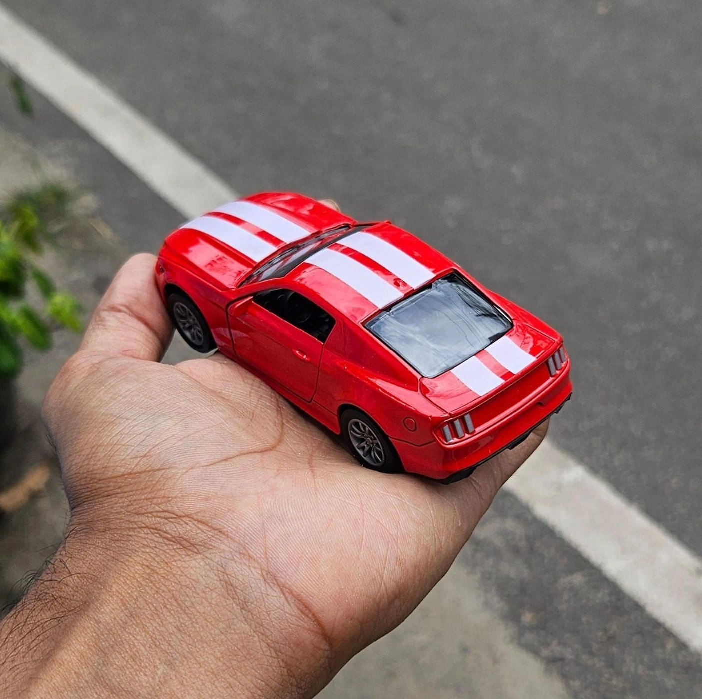 Mustang GT Red 1:36 Scale Metal Diecast Car 3