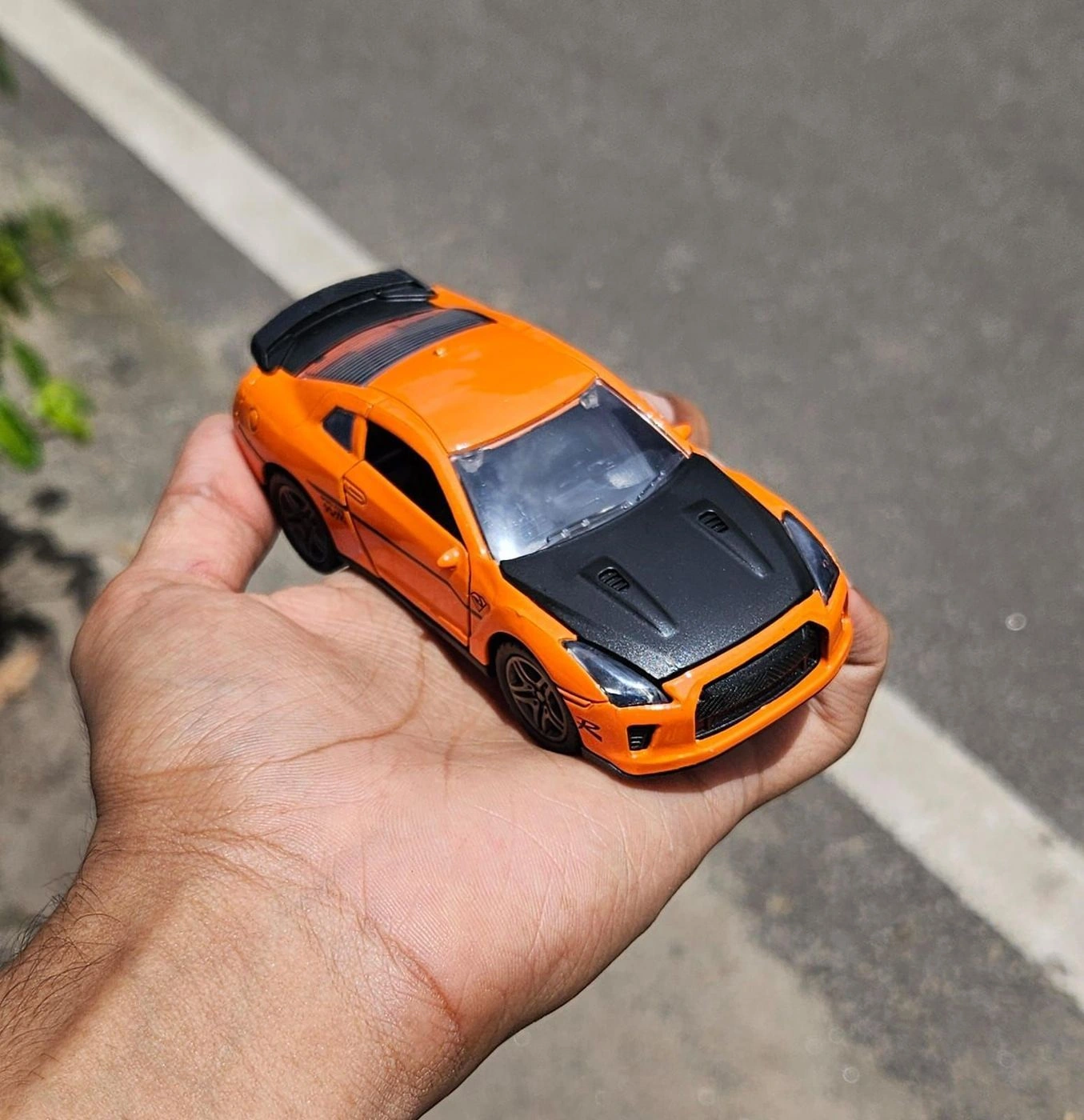 Nissan GTR-35 Orange 1:36 Scale Metal Diecast Car 1