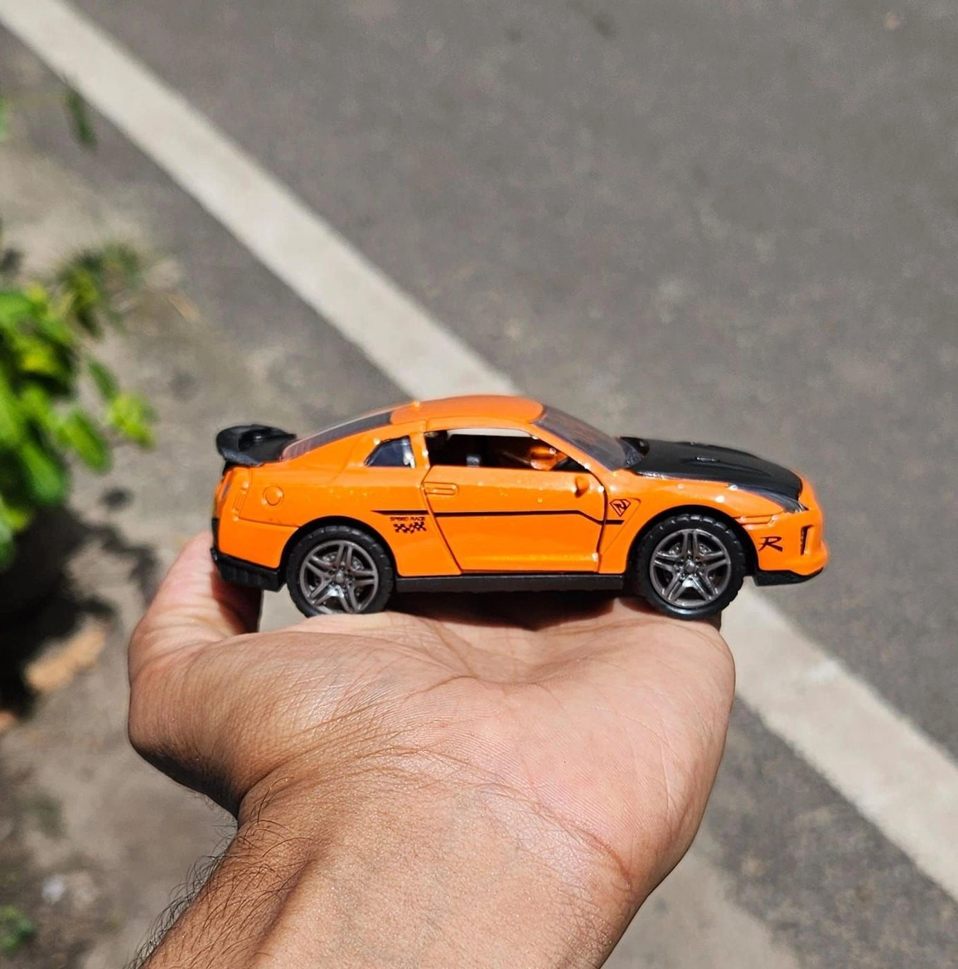 Nissan GTR-35 Orange 1:36 Scale Metal Diecast Car 2