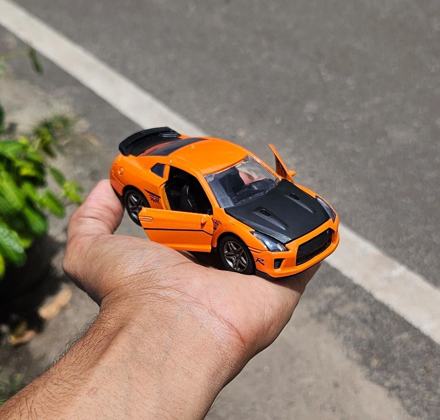 Nissan GTR-35 Orange 1:36 Scale Metal Diecast Car 4