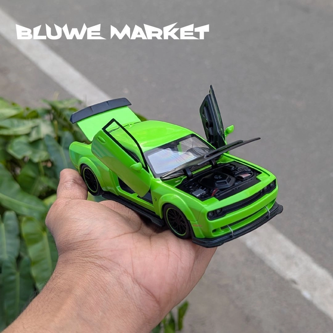 Dodge Challenger Green SRT 1:32 Premium Scale Metal Diecast Car 1
